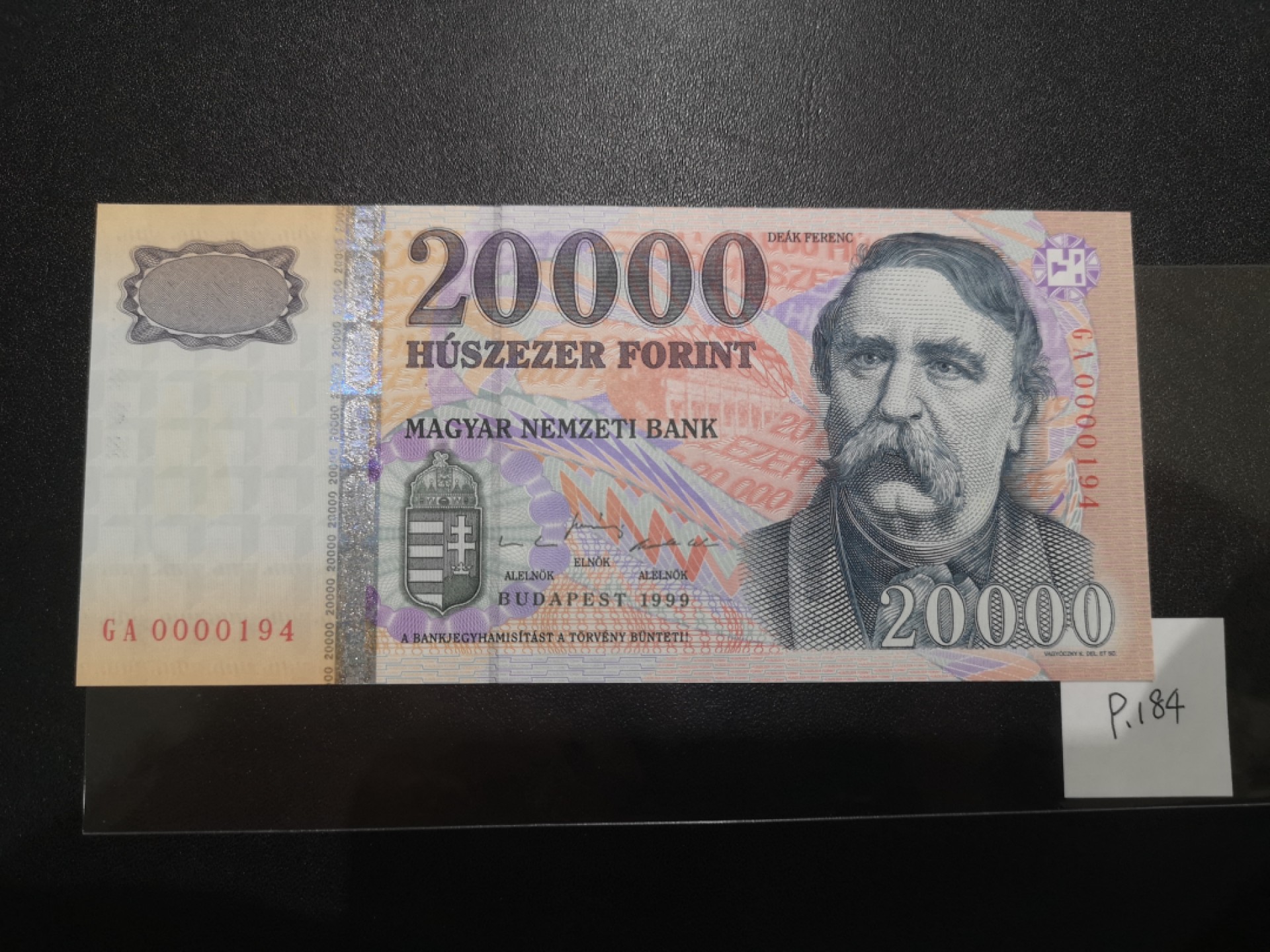 《外钞收藏家》第二百一十一期（欧洲四国精品专场） 匈牙利1999年20000 福林	P-184	新国徽第二套 全新UNC