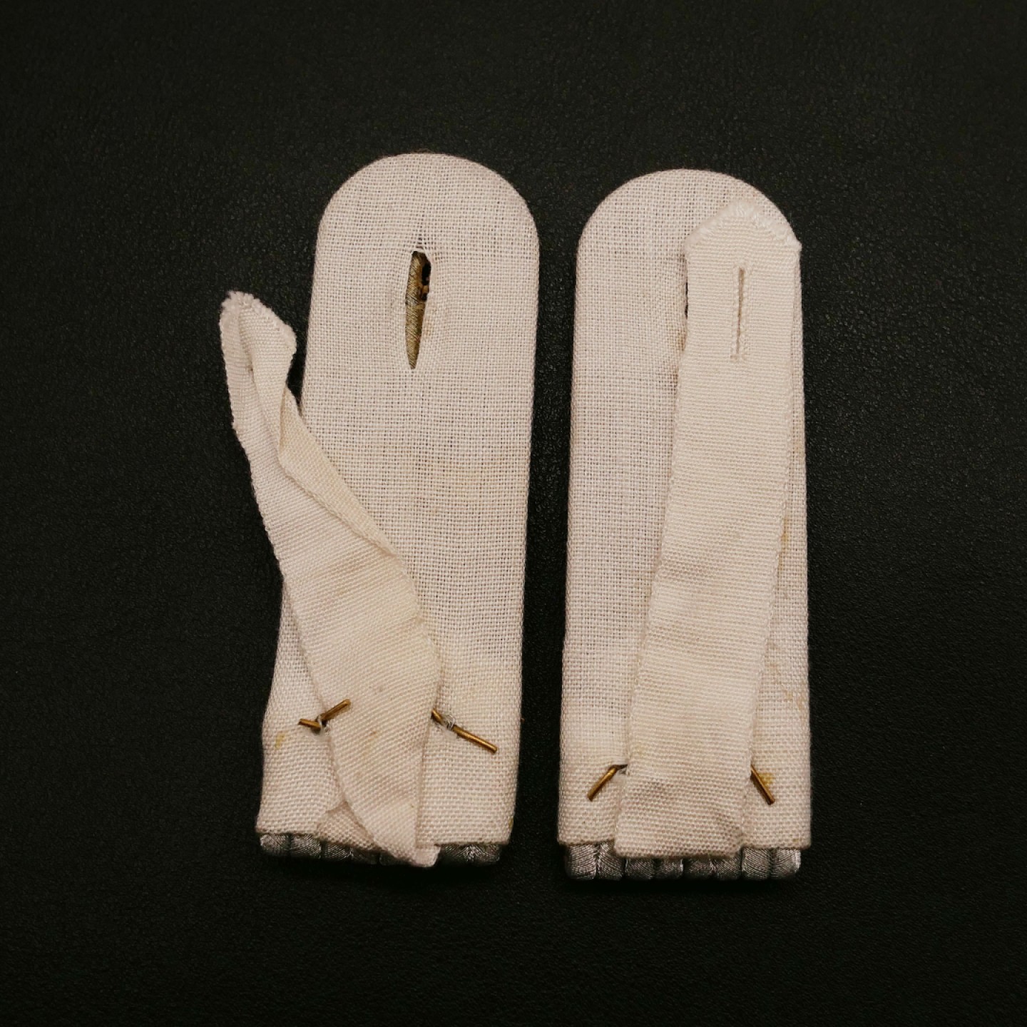 勋章奖章交易所10月29日群拍 东德肩章一组