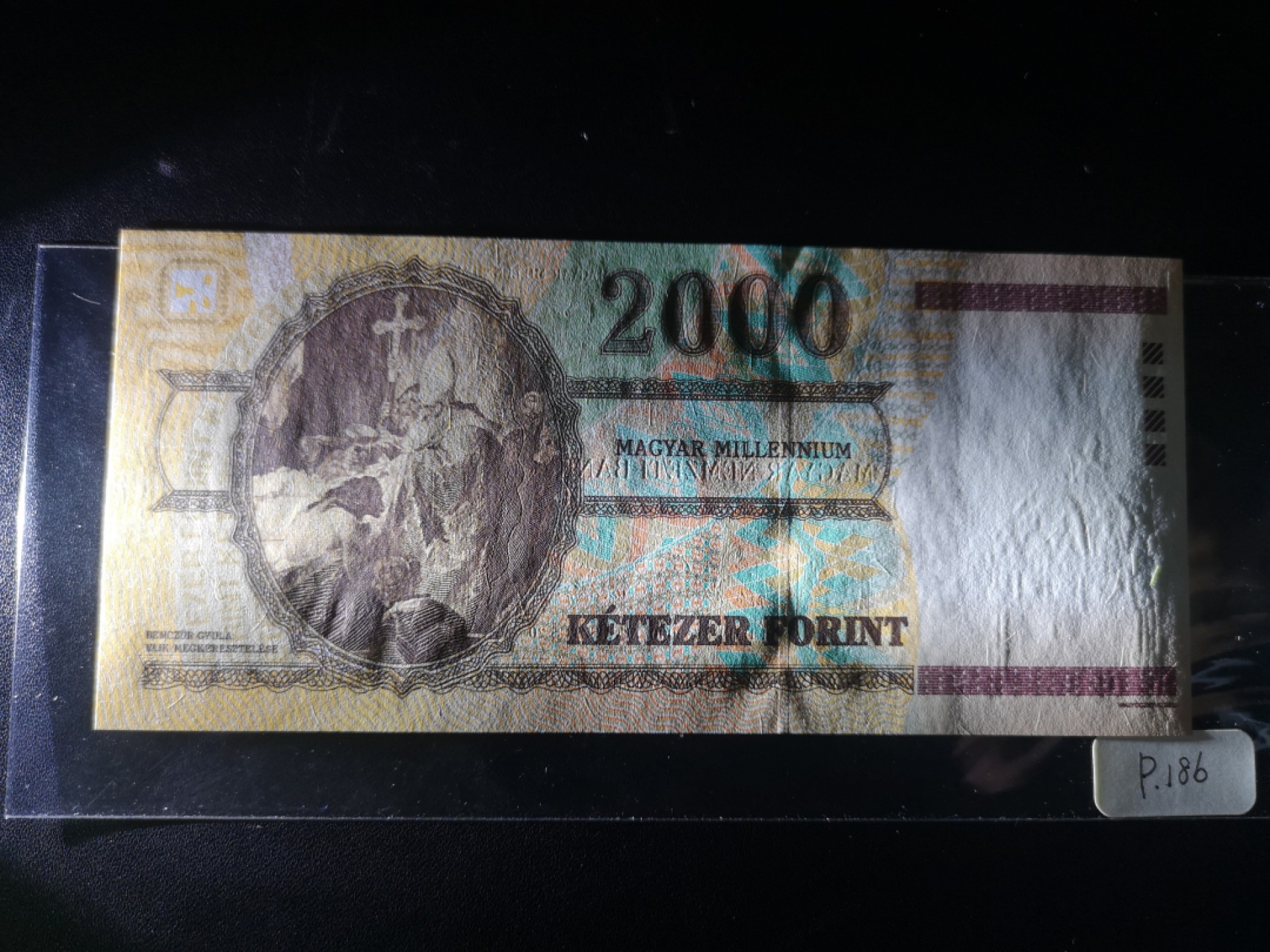 《外钞收藏家》第二百一十一期（欧洲四国精品专场） 匈牙利2000年2000 福林	P-186	千年匈牙利纪念钞 全新UNC