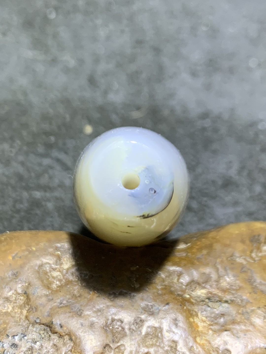 精美马达加斯加草花纹海洋玉髓桶珠一颗，