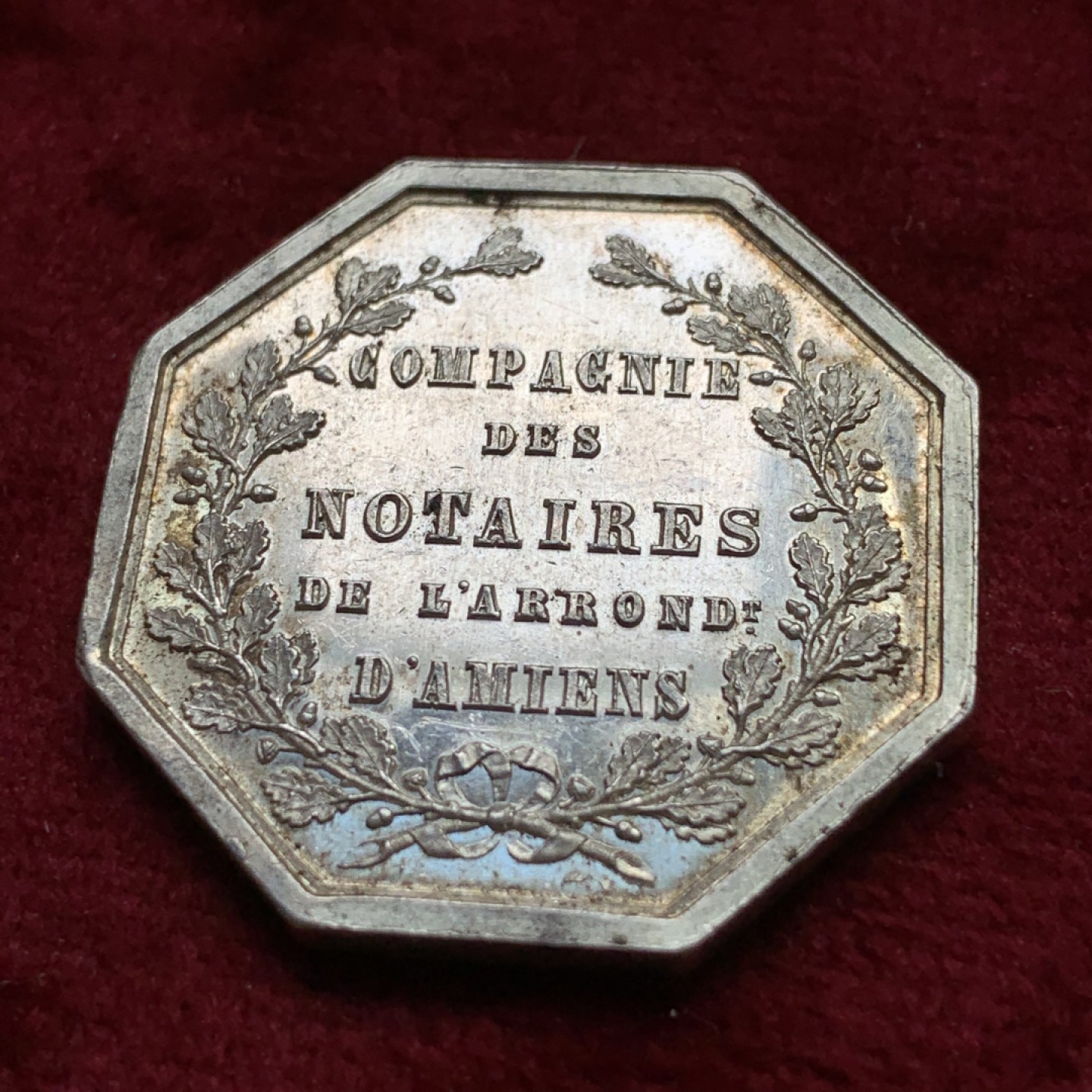 《竞宝斋》第109场-周日，周一 ，周四3场连拍（全场包邮） 1854-1900年间法国公证处八角银制代币unc品相  重量：15.9g  边铭：丰饶角+银标  直径：32mm  