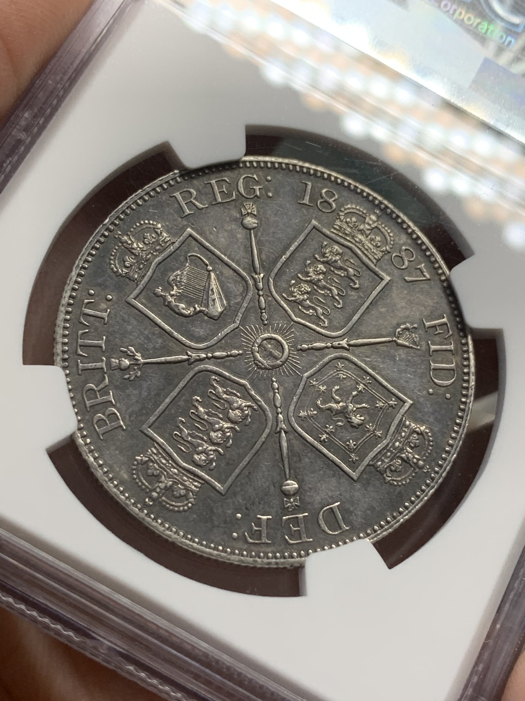 《竞宝斋》第109场-周日，周一 ，周四3场连拍（全场包邮） NGC AU评级 英国 1887年 维多利亚 高冠 双福林=4先令 大银币 双面均匀深色包浆 状态不错