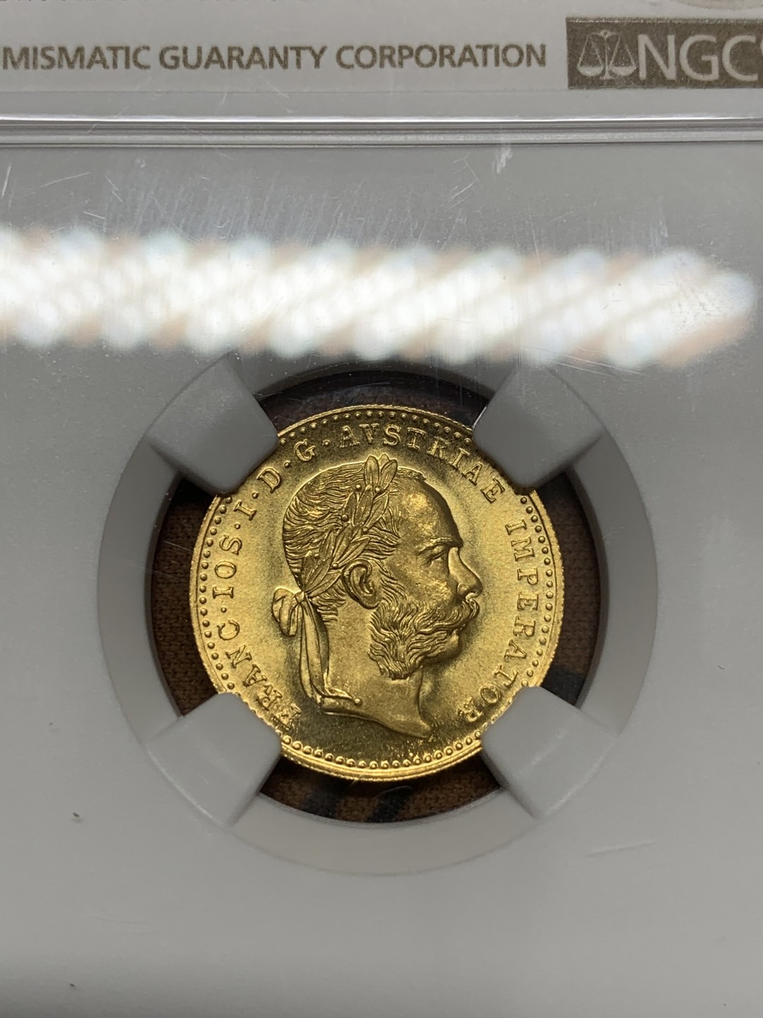 《竞宝斋》第109场-周日，周一 ，周四3场连拍（全场包邮） NGC MS67 奥地利 1915年 弗朗茨一世1杜卡特金币 3.49克 986高纯度金 强镜面效果 铸币工艺明显高于1892年贸易金 该枚金币首年为1901年 1915年为该金币后铸年份同时也为该金币的关门年份