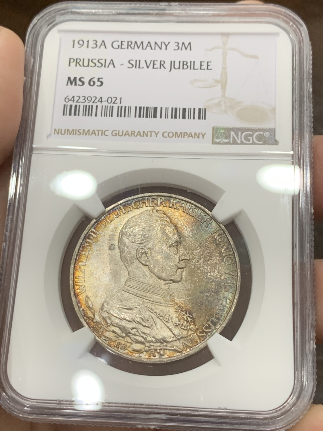 《竞宝斋》第109场-周日，周一 ，周四3场连拍（全场包邮） NGC-MS65 德国普鲁士 1913年 军装3马克 银币 超级无敌的五彩车轮包浆