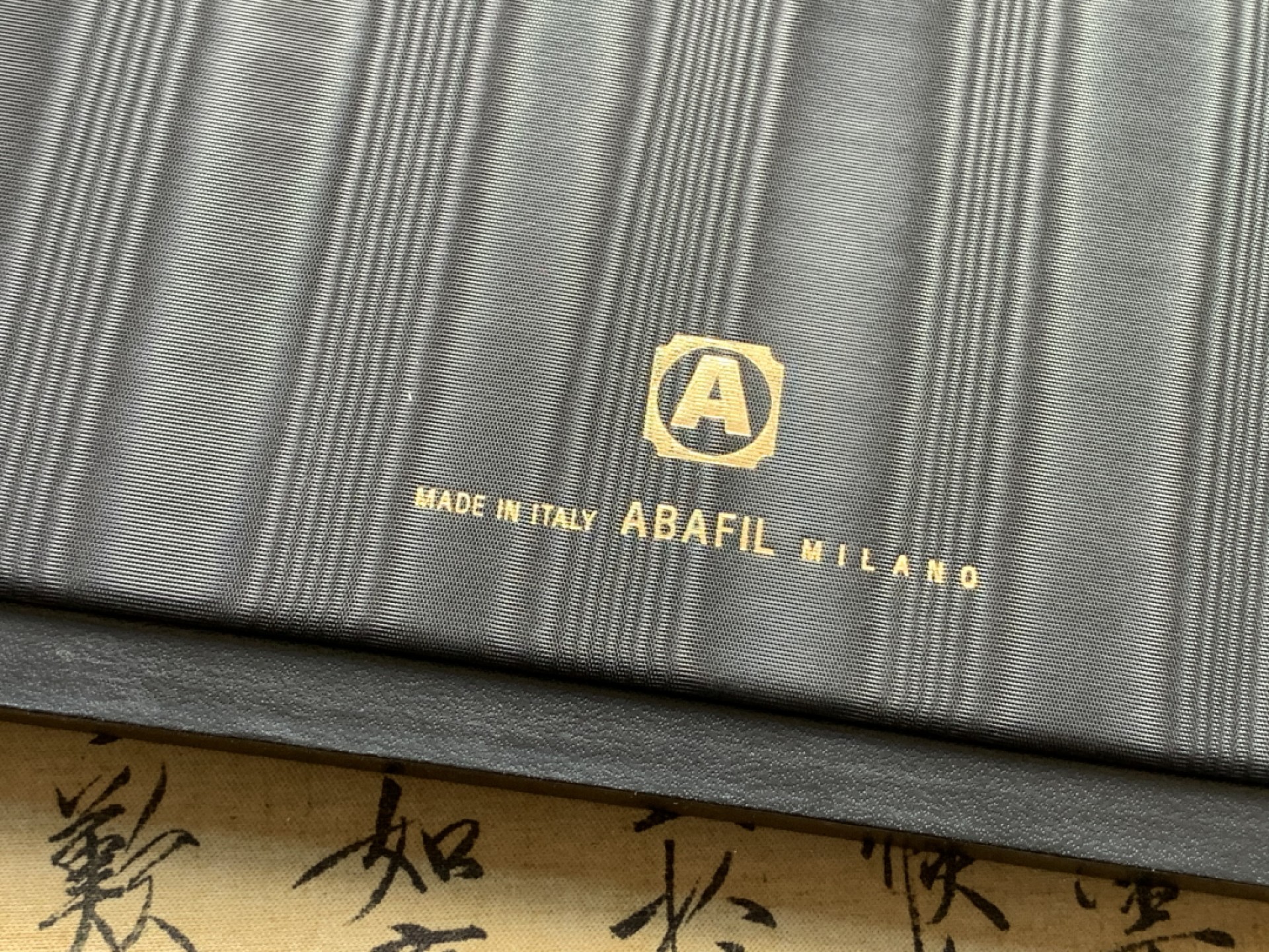 《竞宝斋》第109场-周日，周一 ，周四3场连拍（全场包邮） 意大利 ABAFIL 鉴定托盘 钱币收纳品中的战斗机 长335mm，宽220mm，厚16mm 单隔长宽约100mm 无盖