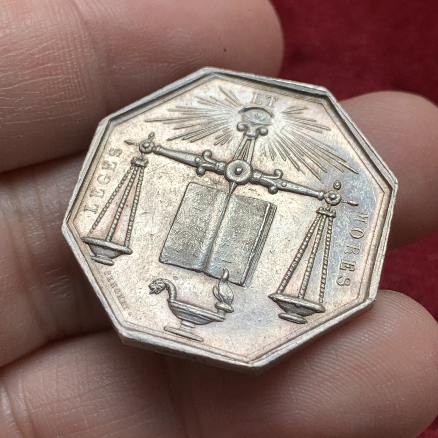 《竞宝斋》第109场-周日，周一 ，周四3场连拍（全场包邮） 法国 1880-1898 全视之眼，法律与道德的天平，奥布省（法国东北部）公证人银质代币12.7克对角32.7mm 丰饶角边铭 银标