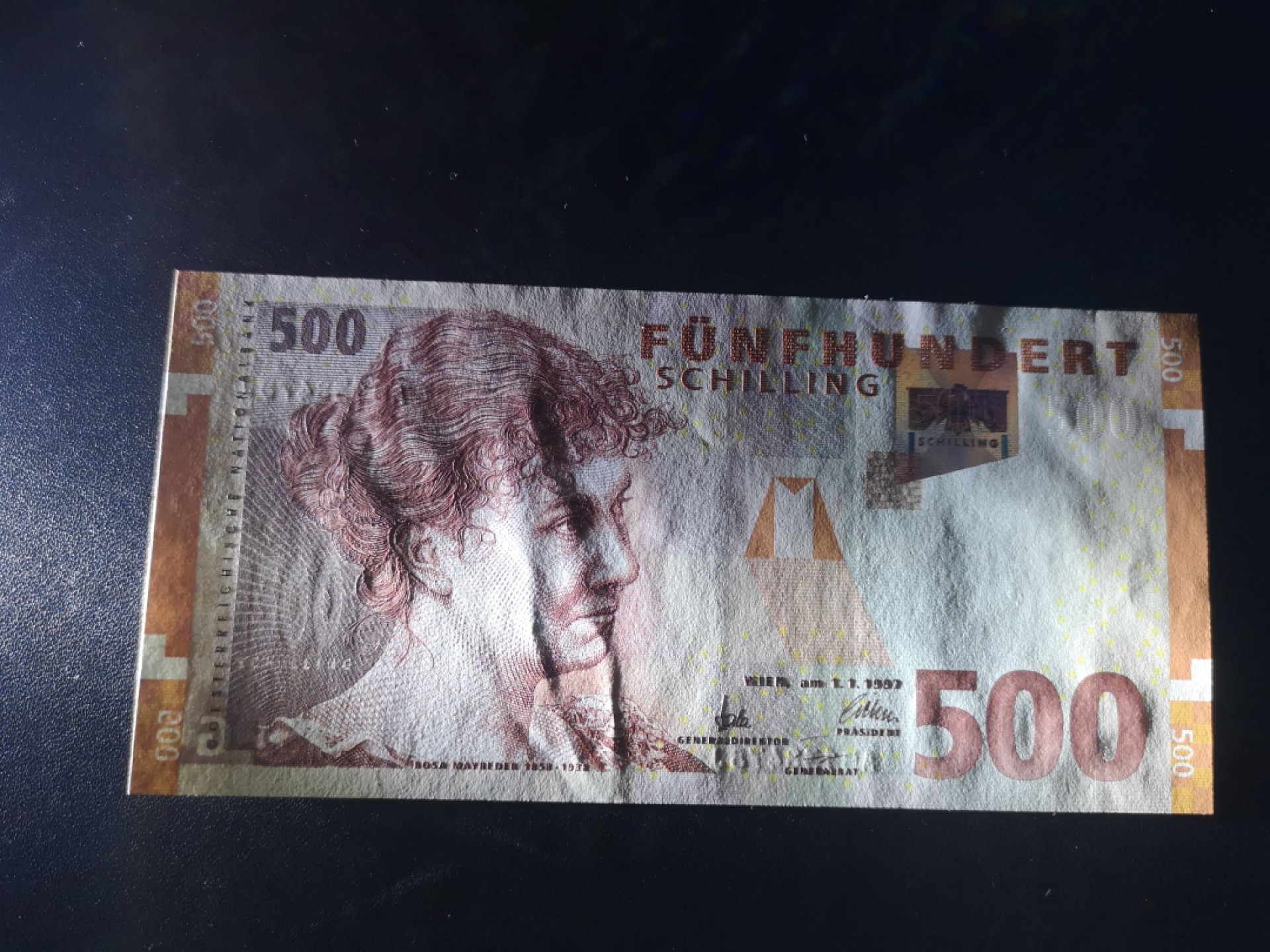 《外钞收藏家》第二百一十一期（欧洲四国精品专场） 奥地利1997年500 先令	P-154	女权运动家麦瑞德 全新UNC