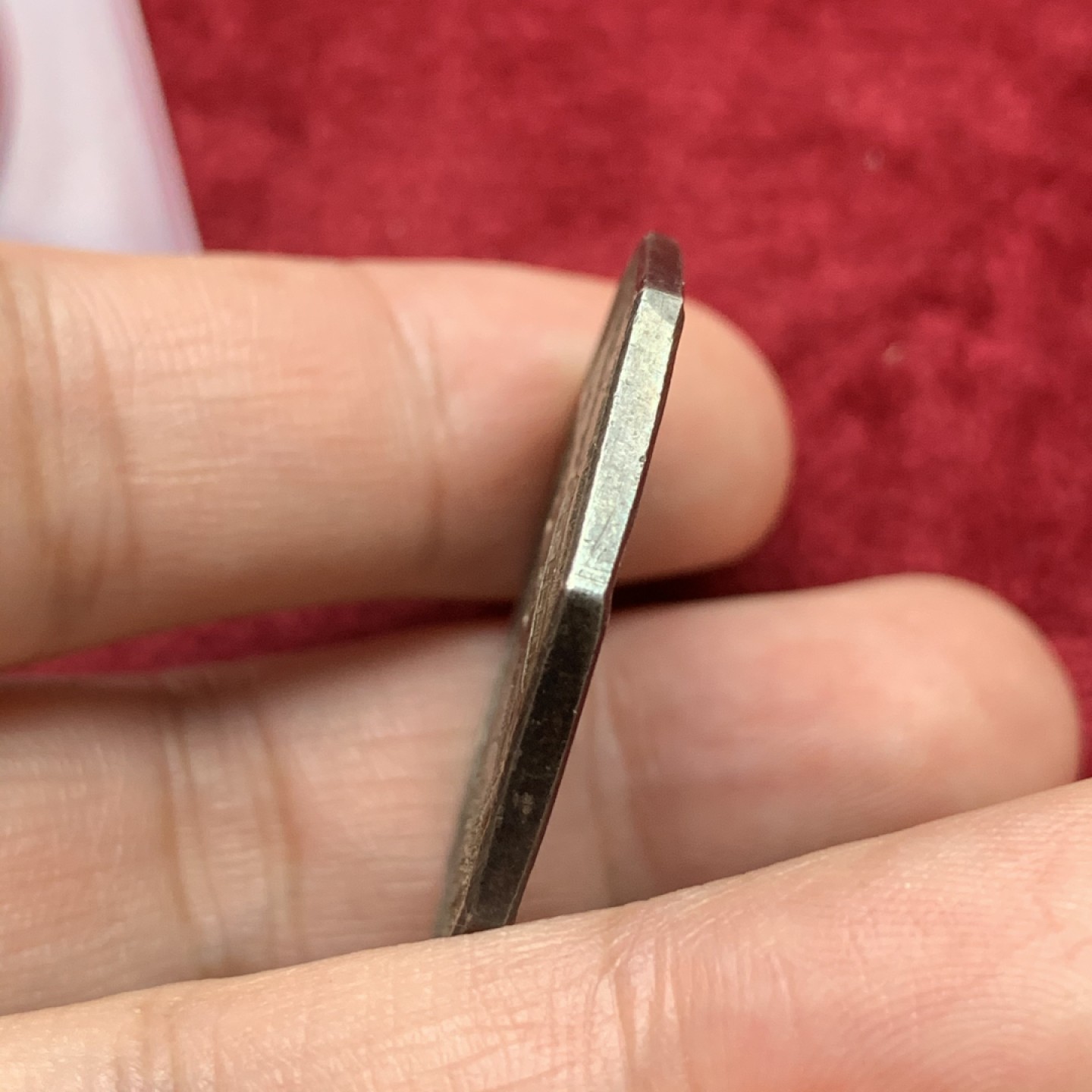 《竞宝斋》第109场-周日，周一 ，周四3场连拍（全场包邮） 1820年法国巴黎煤炭贸易公司八角银章（小名誉品） 近未流通状态，  重量：17.93g直径：33.5mm 在茂盛的丛林之中，烟囱与塞纳河相伴 细节精制 包浆五彩不容错过 