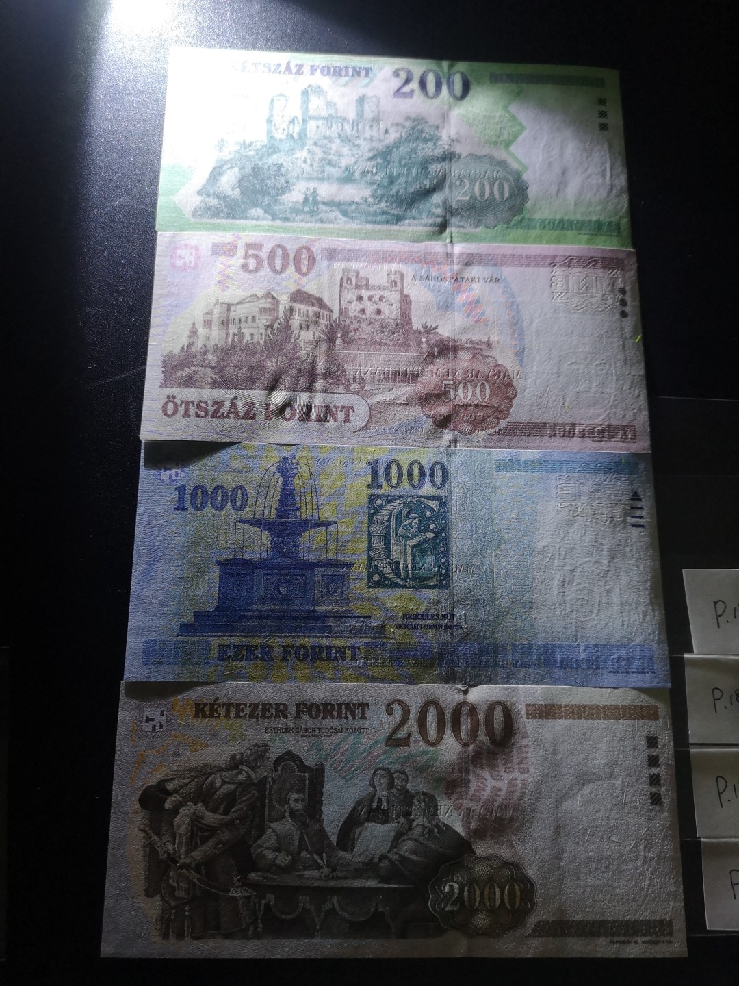 《外钞收藏家》第二百一十一期（欧洲四国精品专场） 匈牙利2001-2002年200-2000福林 新国徽第二套升级版，小套4枚