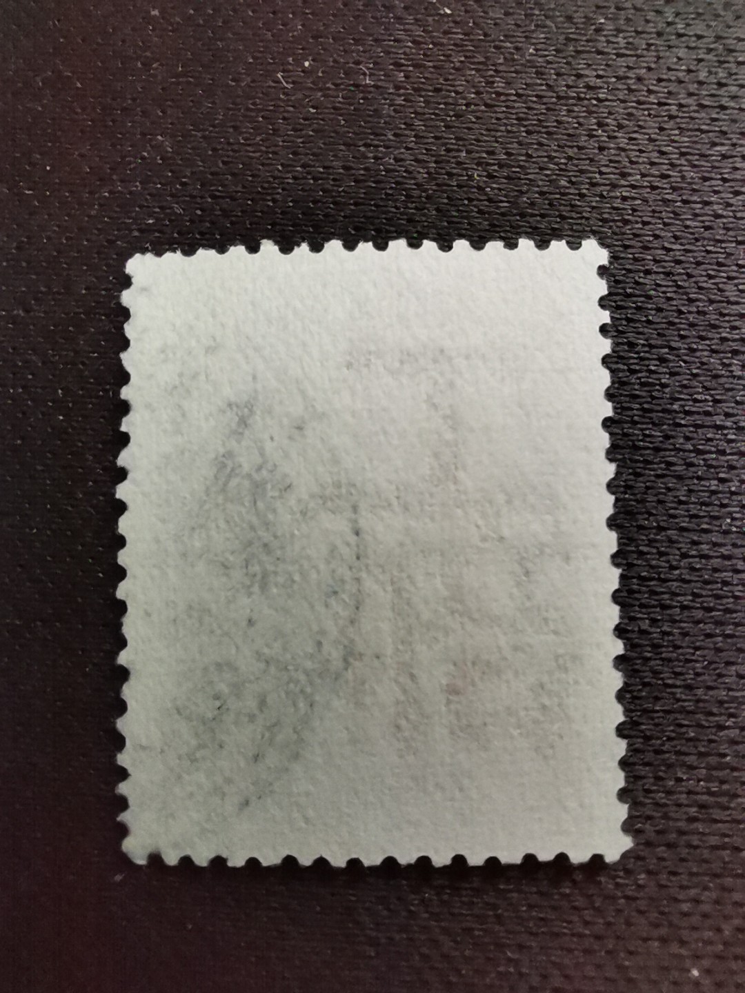 洪涛臻品 精选邮票限时拍卖第六十四期 上海工部书信馆市徽图二版邮票,4分,面艳背白难得品相! 上海工部书信馆是上海租界工部局董事会开设的客邮分支,设立于1863年7月,于1865年8月开始发行邮票,为中国内陆最早发行邮票的商埠,宣称通邮范围包括厦门 汕头 温州 福州 烟台 大沽 天津 北京 南京 镇江 芜湖 九江 汉口宜昌等地区! 比清代海关大龙邮票还早十多年！