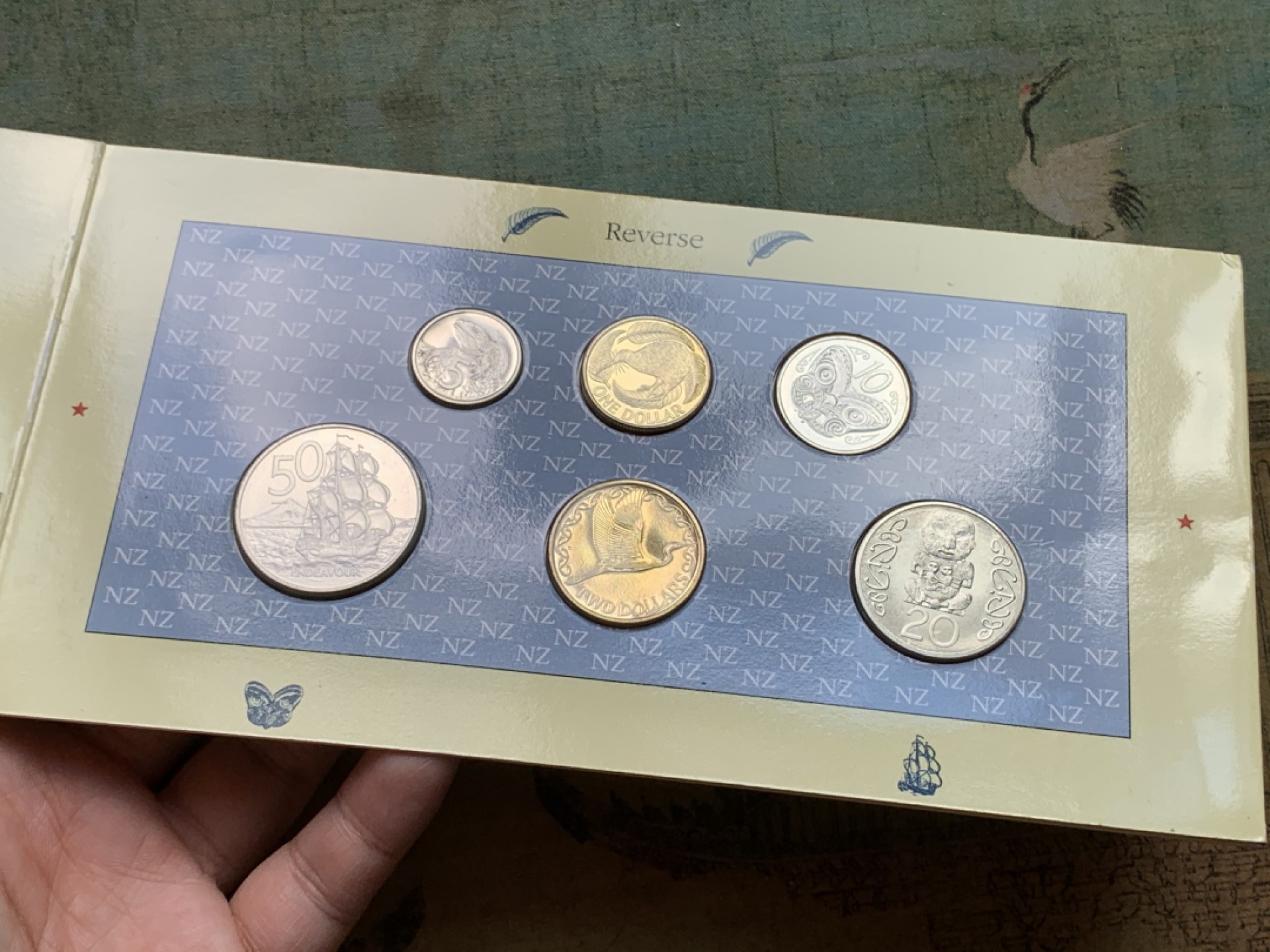 《竞宝斋》第109场-周日，周一 ，周四3场连拍（全场包邮） 1990年 新西兰官方套币（一套6枚带封套）