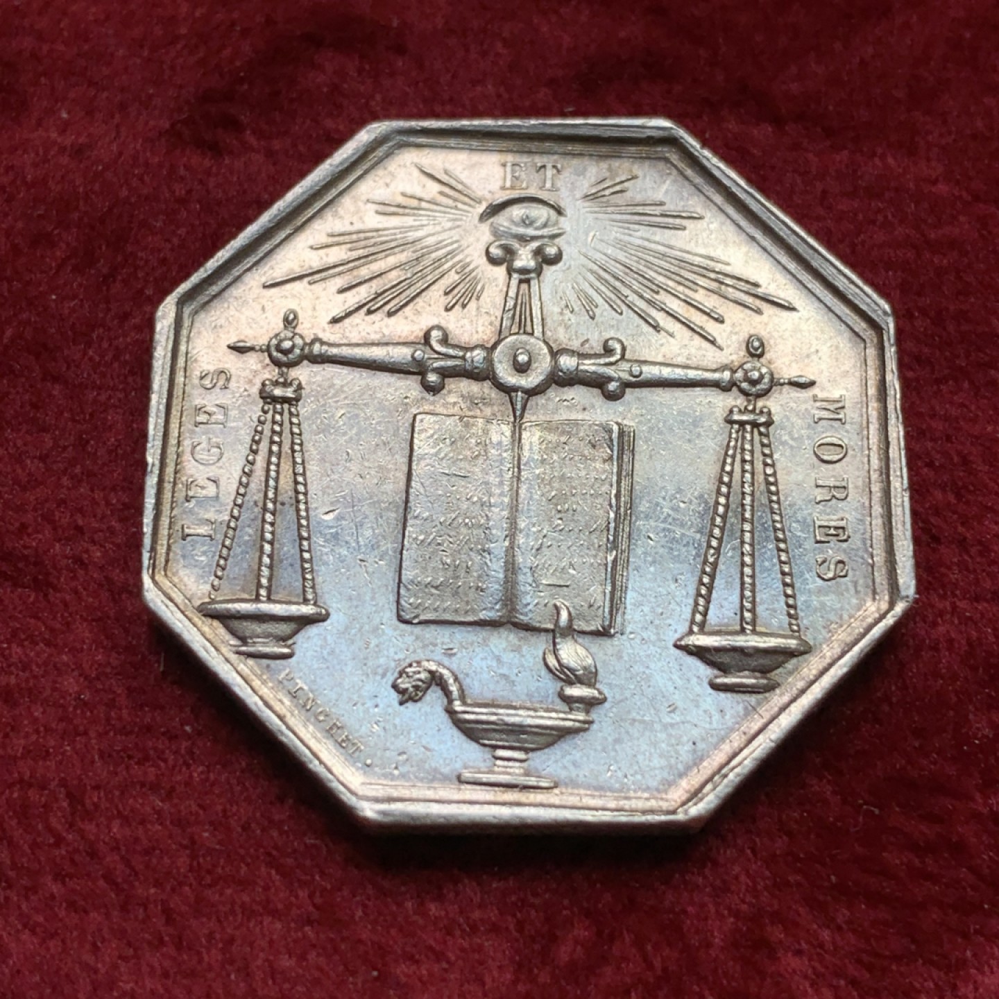 《竞宝斋》第109场-周日，周一 ，周四3场连拍（全场包邮） 法国 1880-1898 全视之眼，法律与道德的天平，奥布省（法国东北部）公证人银质代币12.7克对角32.7mm 丰饶角边铭 银标