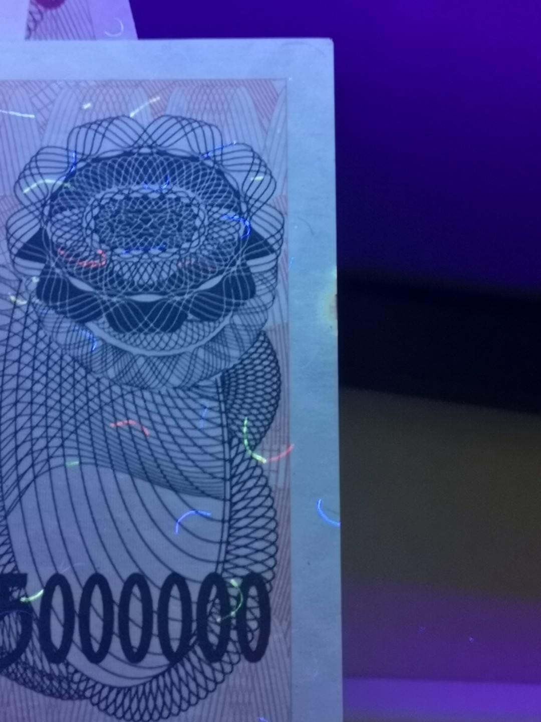 《外钞收藏家》第二百一十一期（欧洲四国精品专场） 克罗地亚塞族克拉伊纳共和国		1993年城堡版5千、5万、50万、500万第纳尔共4枚 全新 其中一张有一个潮癍点