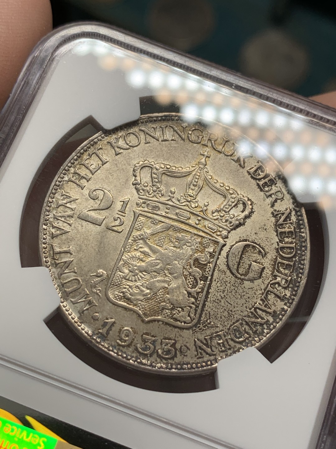 《竞宝斋》第109场-周日，周一 ，周四3场连拍（全场包邮） 季军分 NGC-MS62 荷兰 1933年 威廉明娜女王 2.5盾大银币 转光明显 包浆深邃 浮雕细腻 面容生动