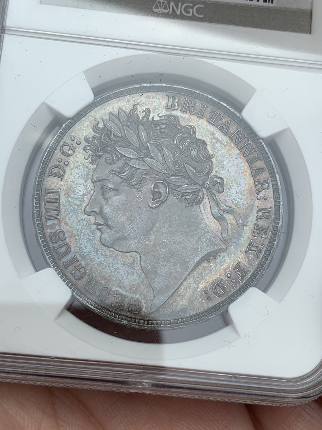 《竞宝斋》第109场-周日，周一 ，周四3场连拍（全场包邮） NGC MS63 英国 1822年 乔四 克朗银币 PL 底板 双面均匀深色包浆 状态好于分数 63分未见最近拍卖记录 2022年62分2.9W成交 高分相对价高很多