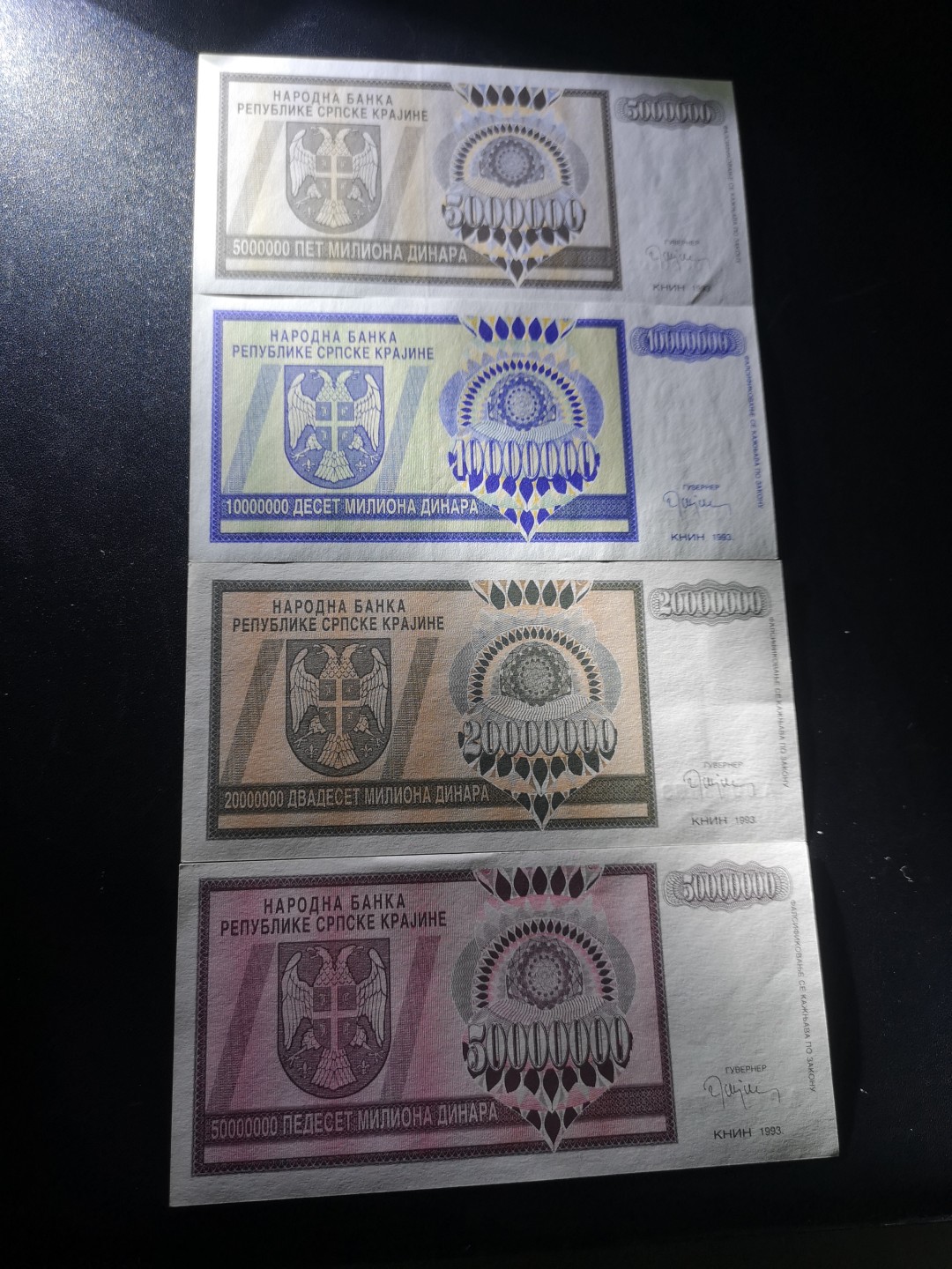 《外钞收藏家》第二百一十一期（欧洲四国精品专场） 克罗地亚塞族克拉伊纳共和国		1993年国徽版500万、1000万、2000万、5000万第纳尔共4枚 全新UNC