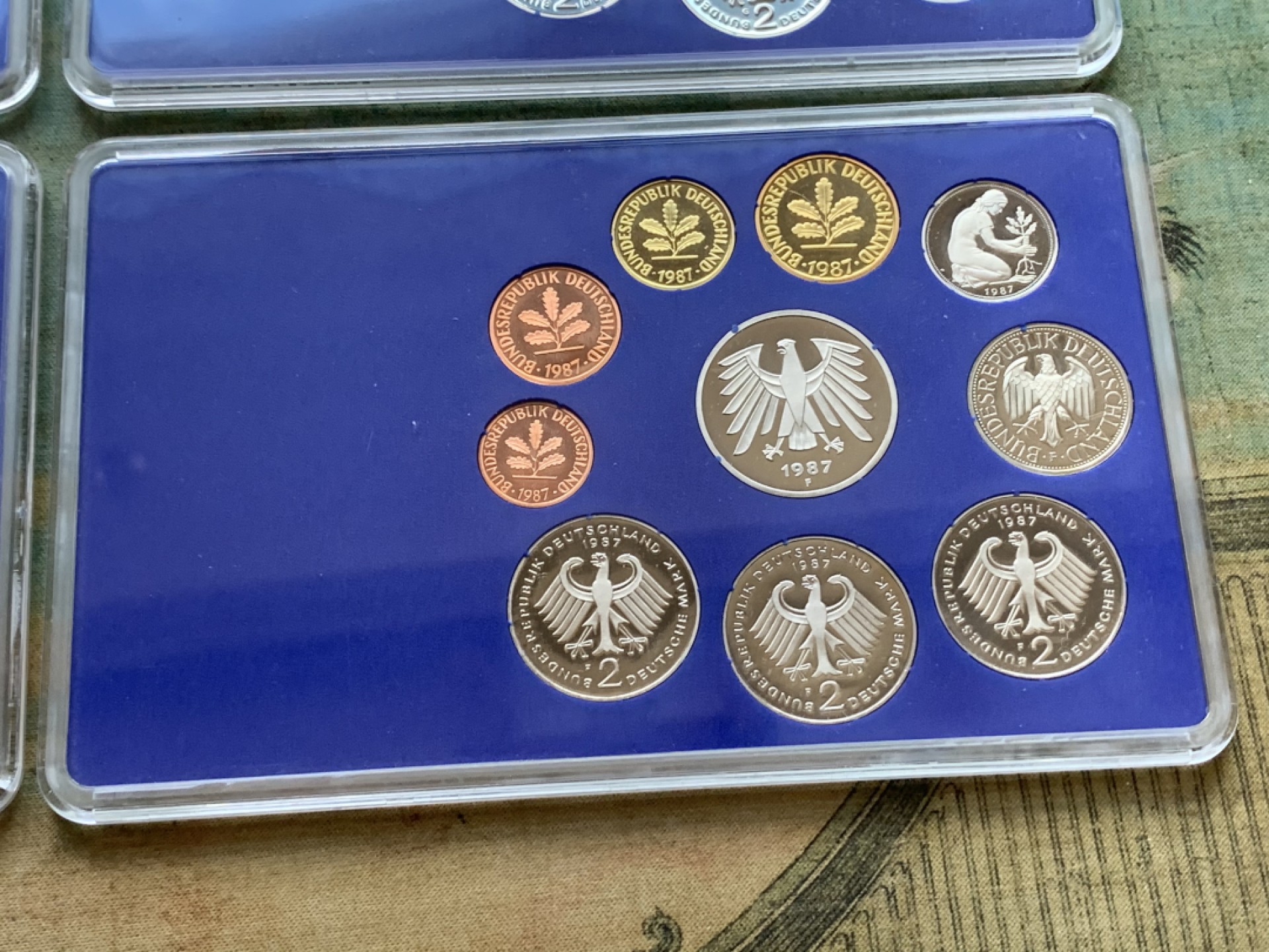 《竞宝斋》第109场-周日，周一 ，周四3场连拍（全场包邮） 德国1987年精制套币4厂齐全（D/F/G/J版