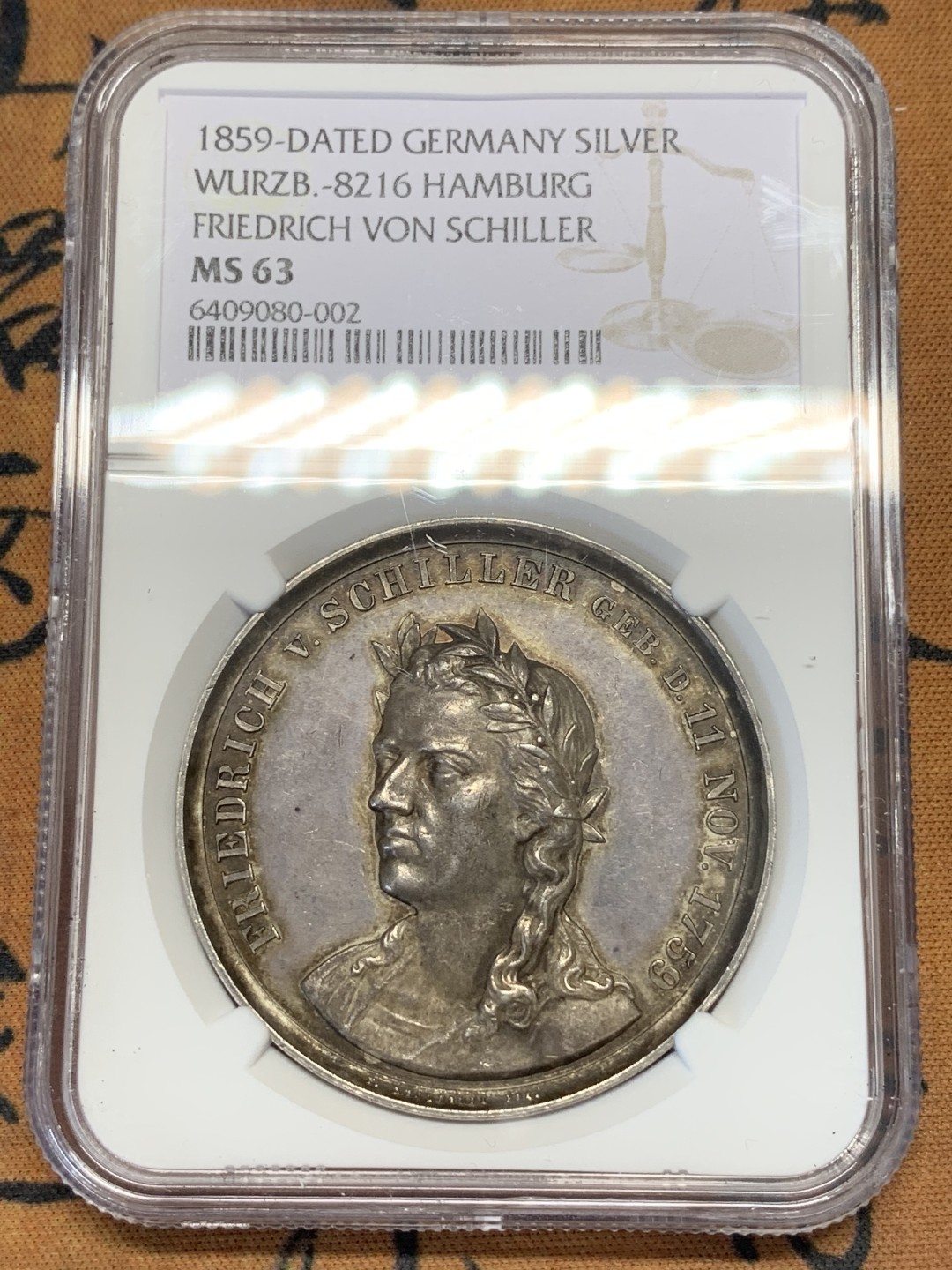《竞宝斋》第109场-周日，周一 ，周四3场连拍（全场包邮） NGC MS63德国1859年伟大诗人弗里德里希·冯·席勒诞辰100周年纪念大银章 背面为席勒诗歌《死亡格洛克》场景和汉堡盾徽41MM 30G