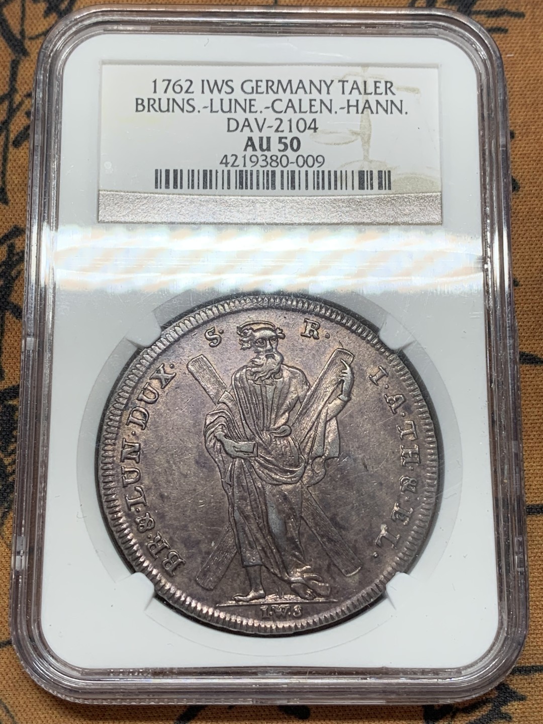 《竞宝斋》第109场-周日，周一 ，周四3场连拍（全场包邮） NGC-AU50 1762年布伦瑞克-吕内堡-卡伦贝格-汉诺威泰勒 背背十字架的圣安德鲁，紫罗兰包浆 老盒保存很好 难得