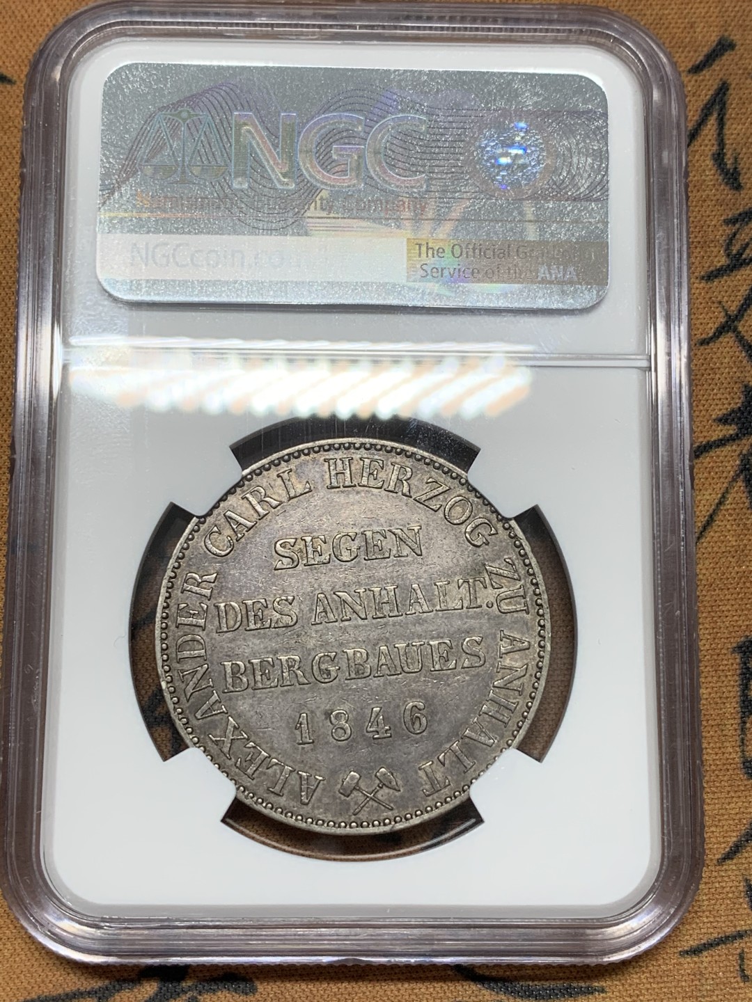 《竞宝斋》第109场-周日，周一 ，周四3场连拍（全场包邮） NGC AU50，德国安哈特小熊爬墙经典泰勒银币，传世黑包浆，1846年发行1万枚，该枚ngc排第七