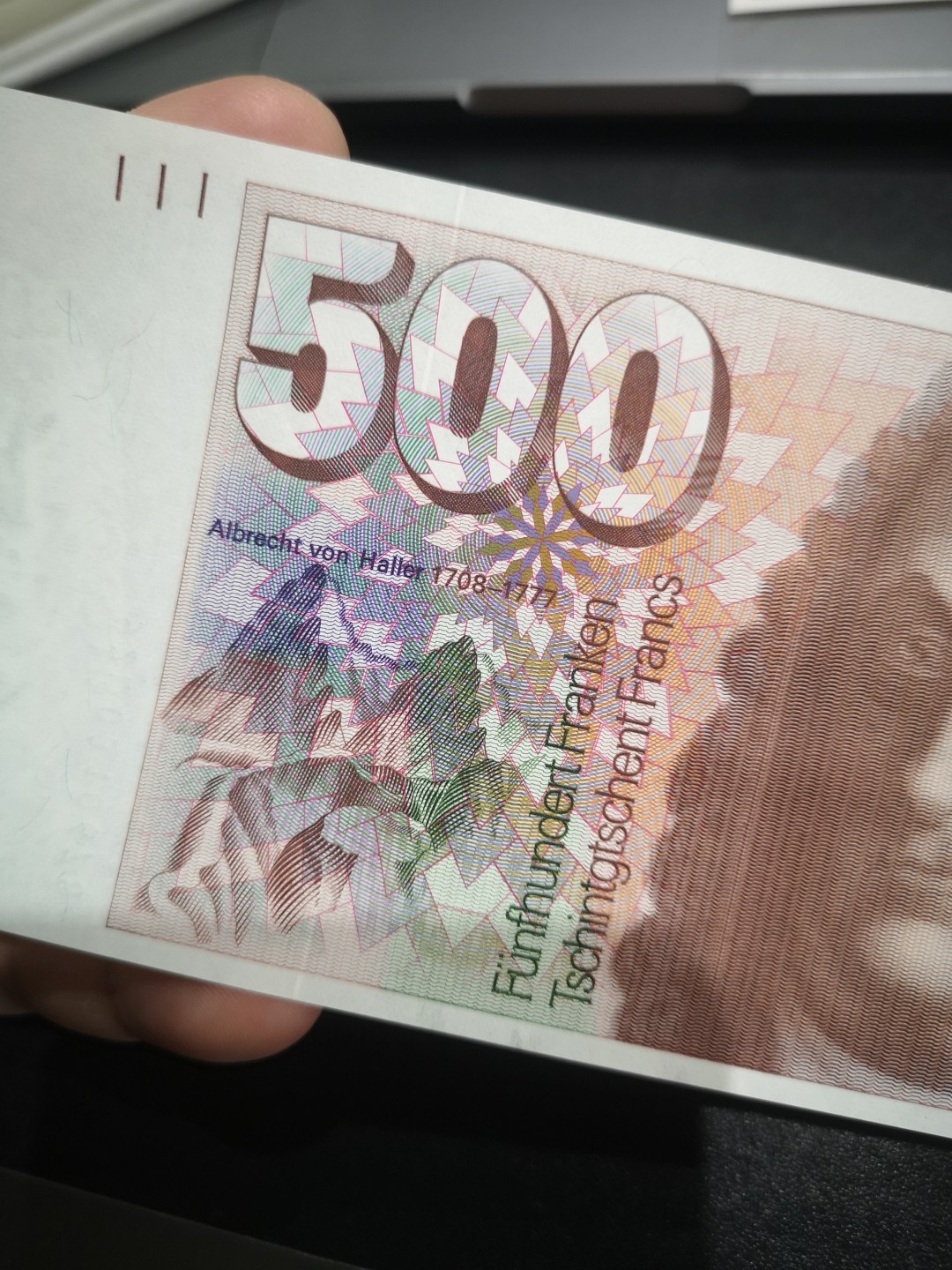 《外钞收藏家》第二百一十一期（欧洲四国精品专场） 瑞士1992年500 法郎	P-58 全新UNC 品相绝 居中好