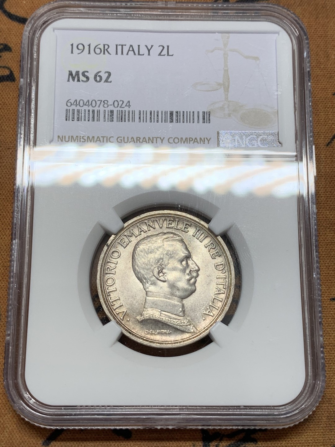 《竞宝斋》第109场-周日，周一 ，周四3场连拍（全场包邮） NGC-MS62 意大利 1916年 2里拉 马车银币 状态不错