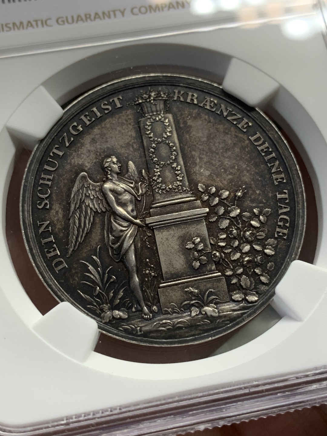 《竞宝斋》第109场-周日，周一 ，周四3场连拍（全场包邮） NGC MS61德国18世纪末LOOS名家设计友谊银章，大天使将三个花环附在坚贞之柱上，表示友谊、爱情和欢乐