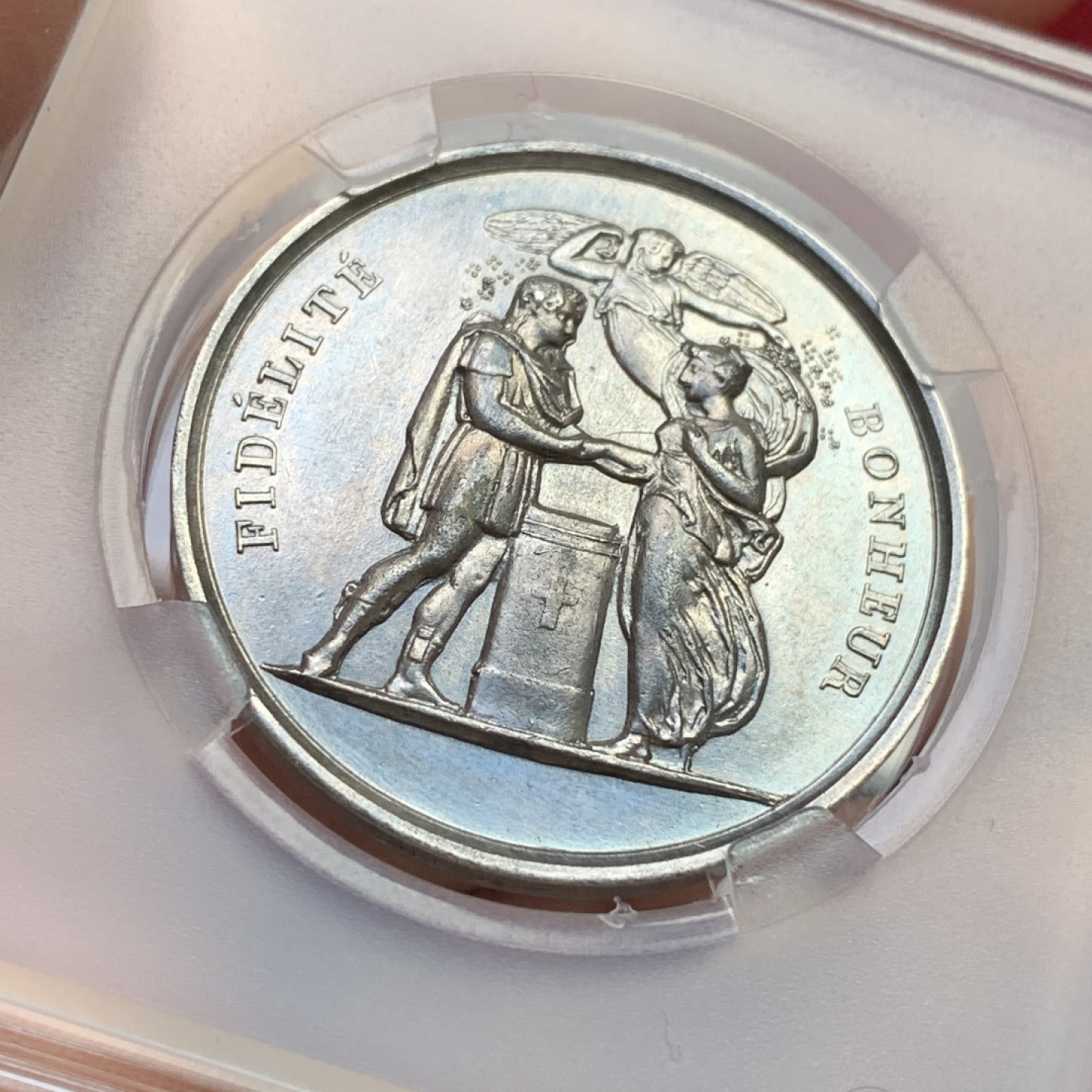 《竞宝斋》第109场-周日，周一 ，周四3场连拍（全场包邮） 1845-1860年法国结婚银章  重量：15.8g  边铭：手指银标  直径：33mm    相对较少的一款婚章，谁能拒绝一位小天使呢？细节见图