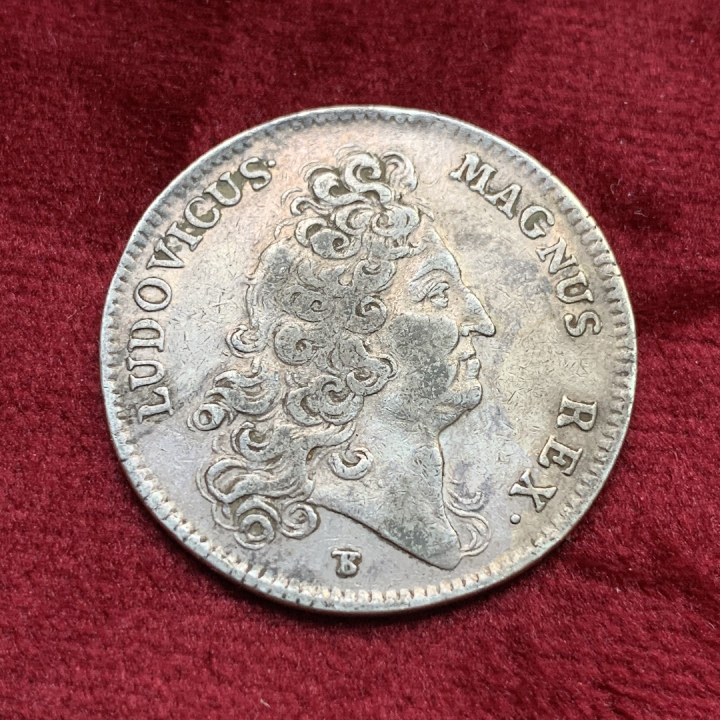 《竞宝斋》第109场-周日，周一 ，周四3场连拍（全场包邮） 1711年法国路易十四国王秘书银制代币  重量：7.7g  直径：30.5mm