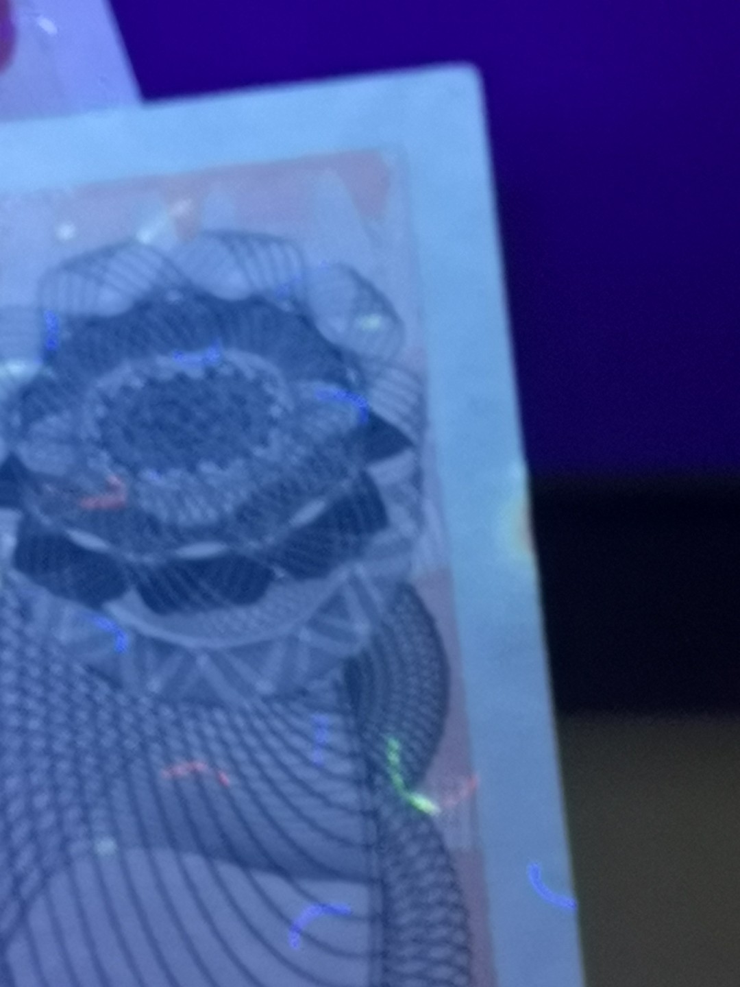 《外钞收藏家》第二百一十一期（欧洲四国精品专场） 克罗地亚塞族克拉伊纳共和国		1993年城堡版5千、5万、50万、500万第纳尔共4枚 全新 其中一张有一个潮癍点