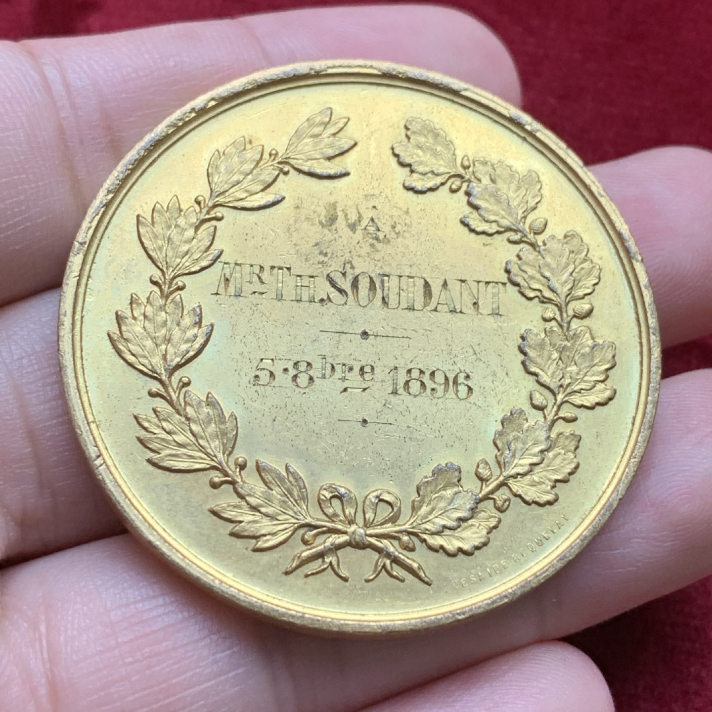 《竞宝斋》第109场-周日，周一 ，周四3场连拍（全场包邮） 法国19世纪铜章，杜埃城市徽章，正面胜利者的荣誉，镀金铜章A类，边铭丰饶角BR，重量41.15g，直径45mm