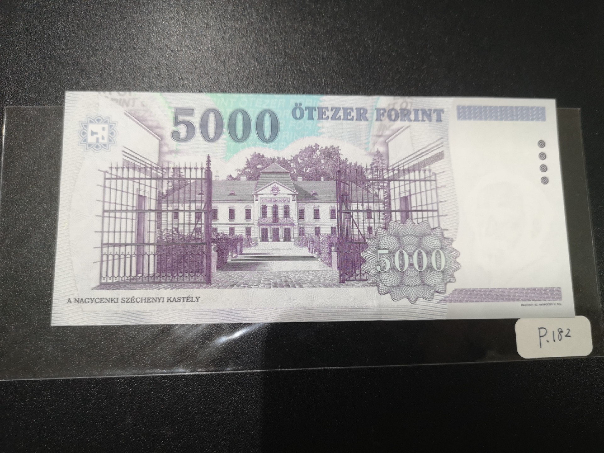 《外钞收藏家》第二百一十一期（欧洲四国精品专场） 匈牙利1999年5000 福林	P-182	新国徽第二套 全新UNC