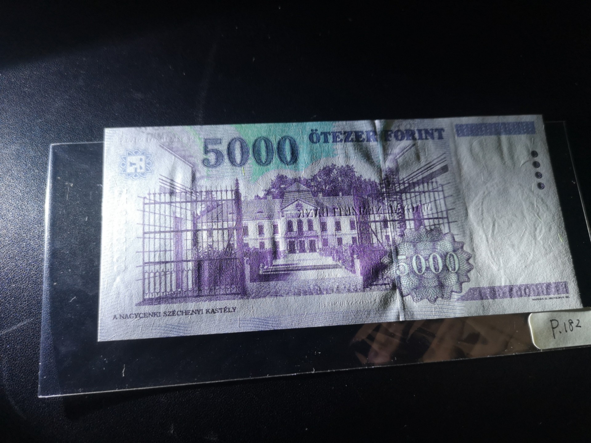 《外钞收藏家》第二百一十一期（欧洲四国精品专场） 匈牙利1999年5000 福林	P-182	新国徽第二套 全新UNC