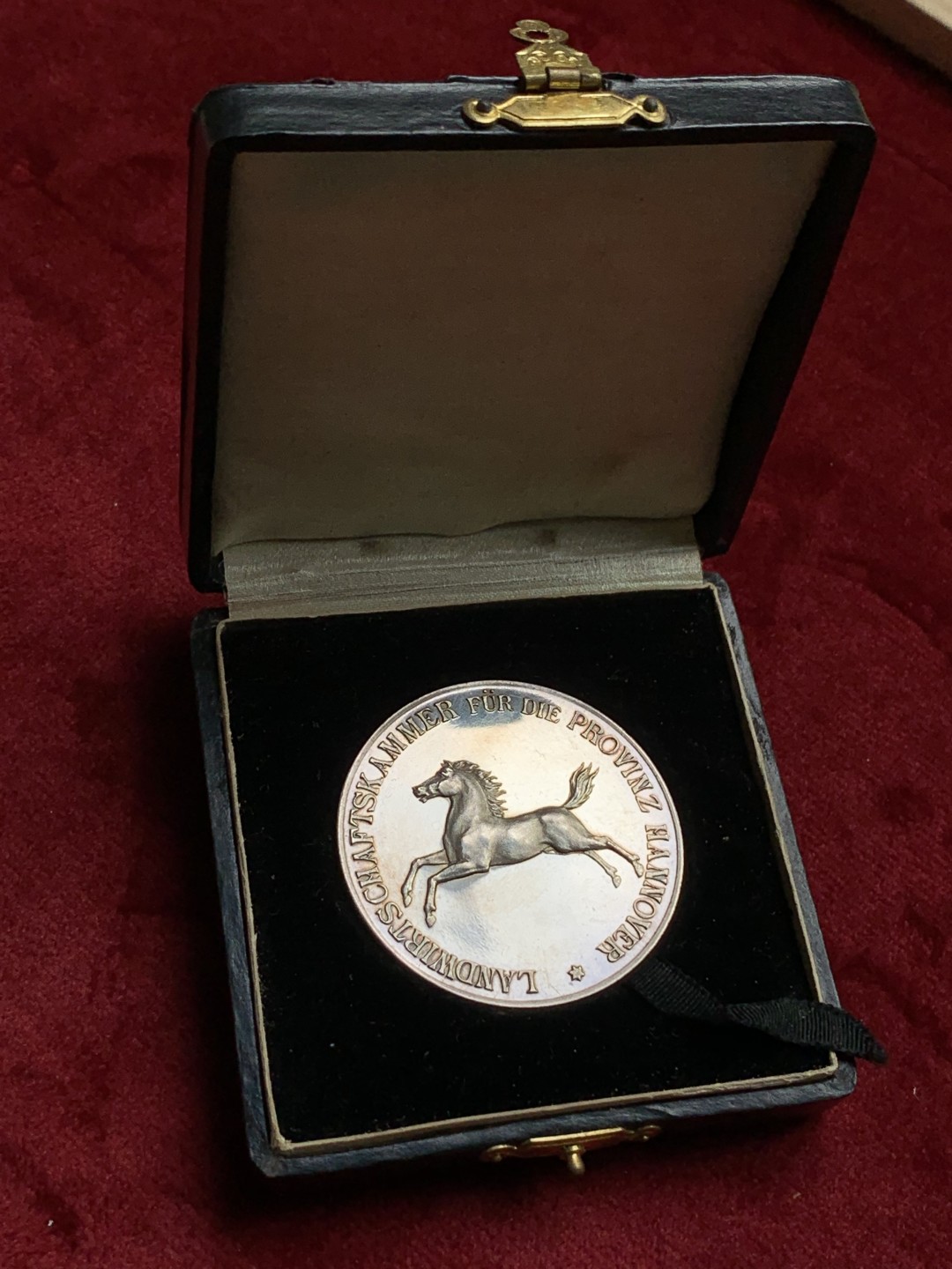 《竞宝斋》第109场-周日，周一 ，周四3场连拍（全场包邮） 德国 20世纪初 汉诺威 镜面原盒大银章40MM 26G 镜面十足 边铭银标