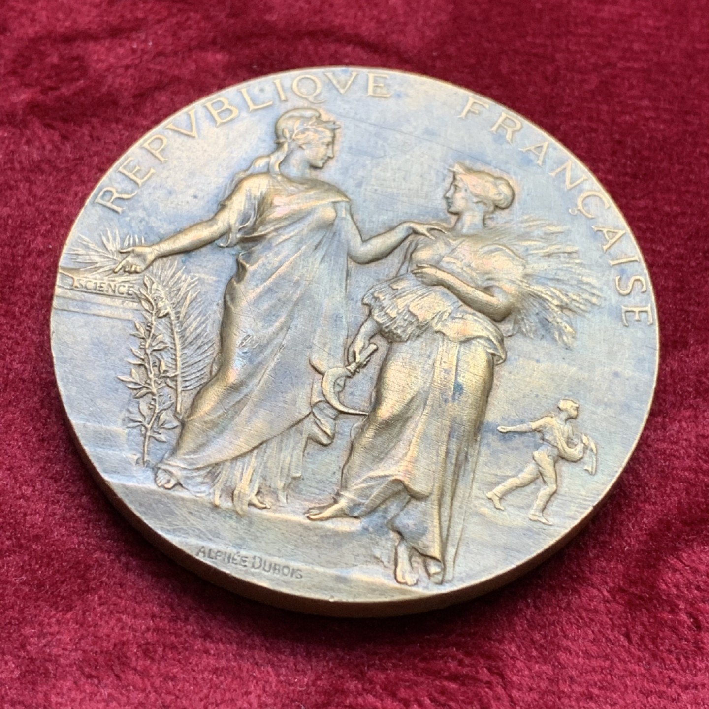 《竞宝斋》第109场-周日，周一 ，周四3场连拍（全场包邮） 法国19世纪铜章，农业主题，背农业协会，高光细节丰富，寓意好，边铭丰饶角BR，重量67.88g，直径50mm