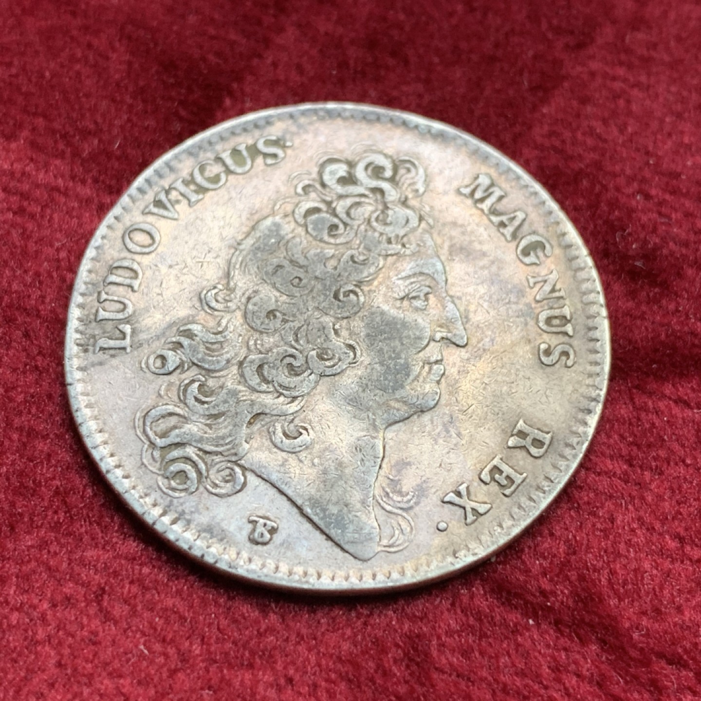 《竞宝斋》第109场-周日，周一 ，周四3场连拍（全场包邮） 1711年法国路易十四国王秘书银制代币  重量：7.7g  直径：30.5mm