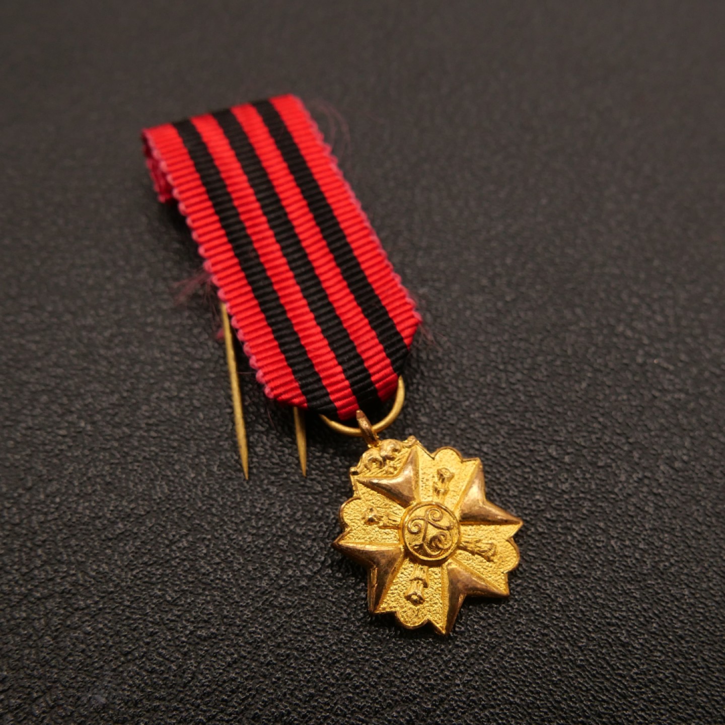 勋章奖章交易所10月29日群拍 比利时金级民事服务迷你章