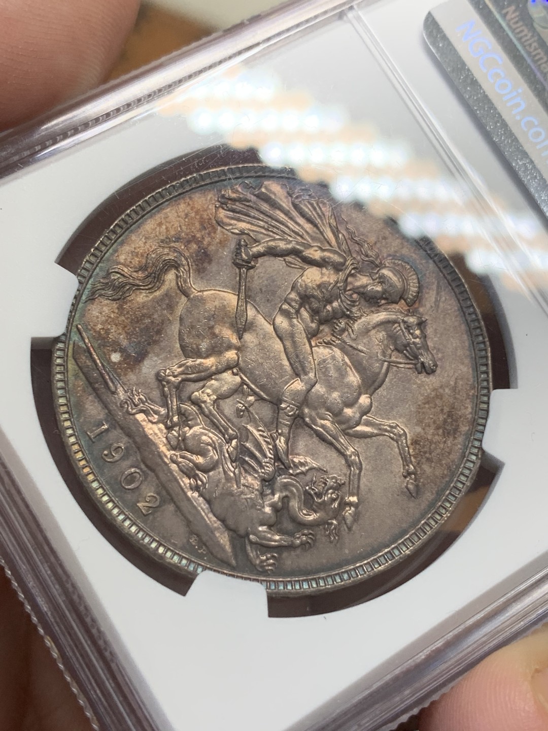 《竞宝斋》第109场-周日，周一 ，周四3场连拍（全场包邮） NGC-UNCD  英国 1902年爱德华七世一克朗马剑银币 五彩包浆醇厚 状态好