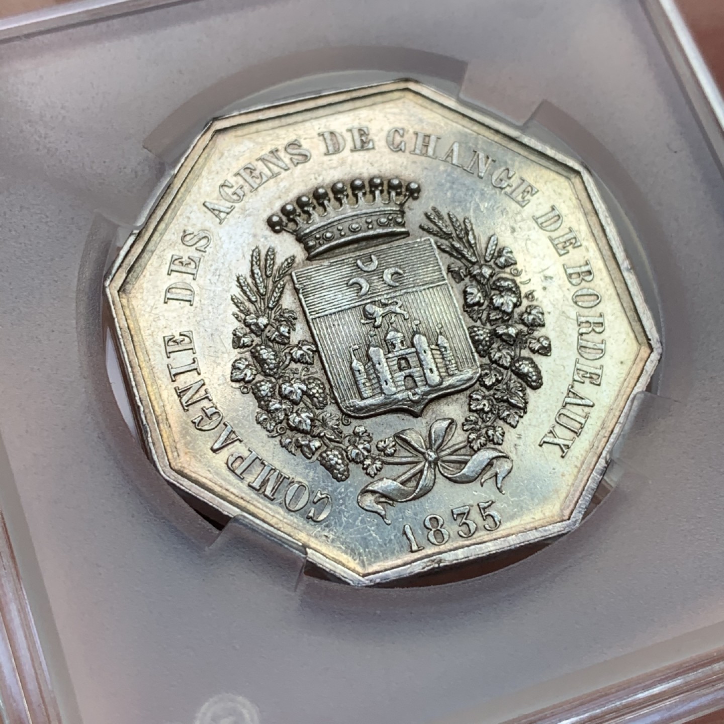 《竞宝斋》第109场-周日，周一 ，周四3场连拍（全场包邮） 1835年法国波尔多股票公司八角银制代币  重量：18.9g  边铭：手指银标 