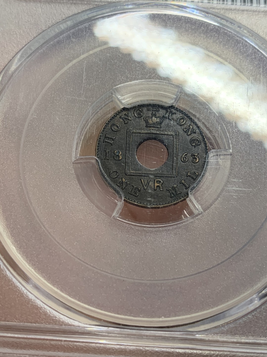 《竞宝斋》第109场-周日，周一 ，周四3场连拍（全场包邮） PCGS AU50 香港1863首年一文铜币 也是香港本土第一枚属于自己的铜币 醇厚黑巧克力包浆 细节保留还不错