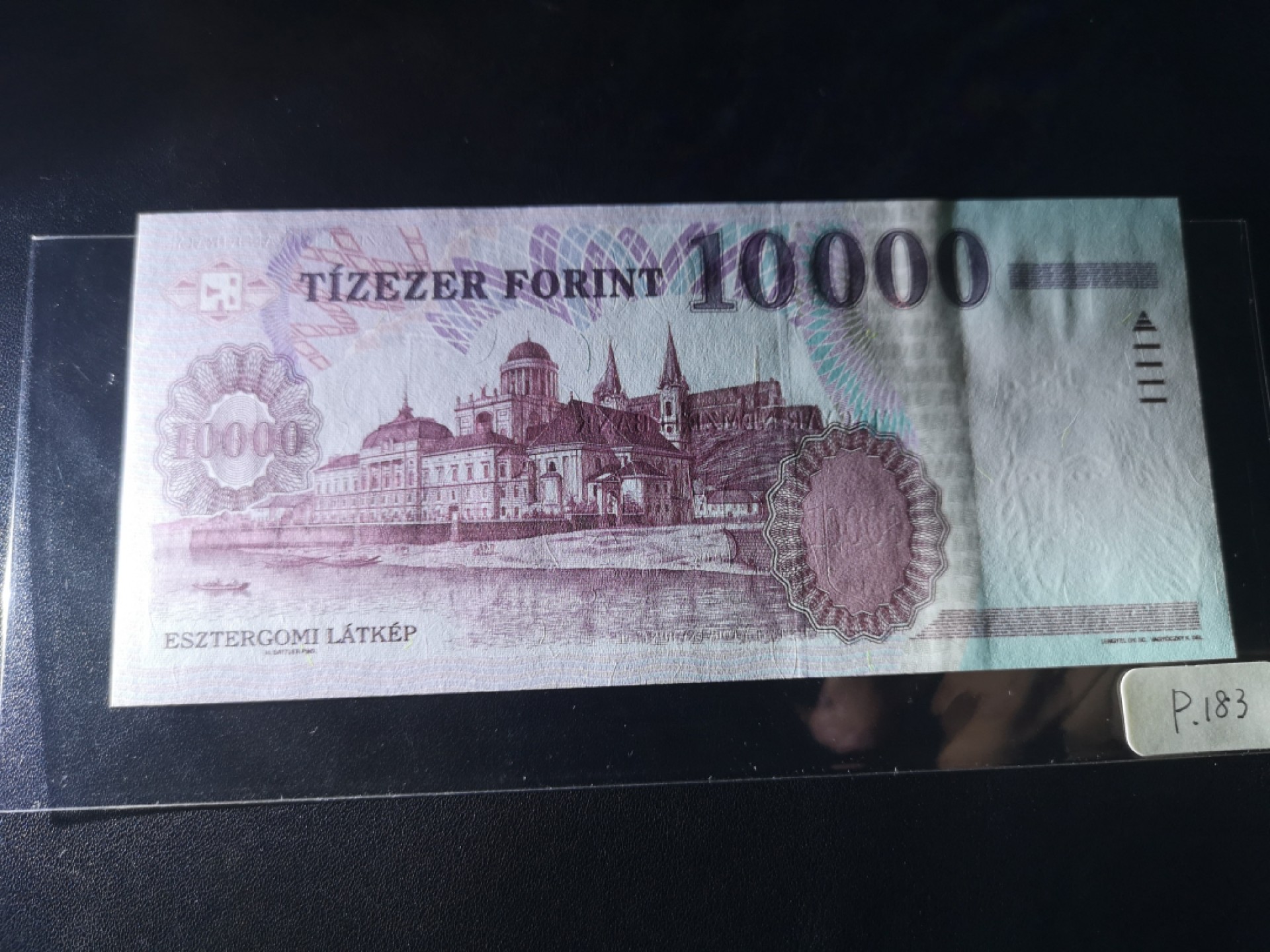 《外钞收藏家》第二百一十一期（欧洲四国精品专场） 匈牙利1997年10000 福林	P-183	新国徽第二套 全新UNC