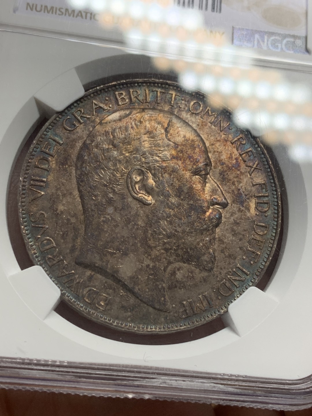 《竞宝斋》第109场-周日，周一 ，周四3场连拍（全场包邮） NGC-UNCD  英国 1902年爱德华七世一克朗马剑银币 五彩包浆醇厚 状态好