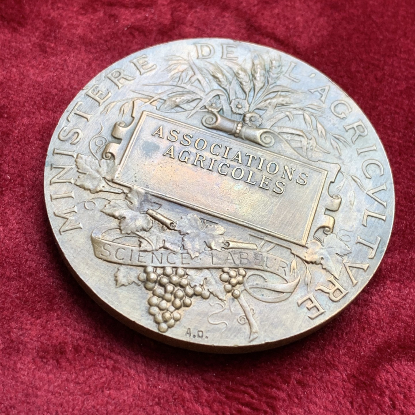 《竞宝斋》第109场-周日，周一 ，周四3场连拍（全场包邮） 法国19世纪铜章，农业主题，背农业协会，高光细节丰富，寓意好，边铭丰饶角BR，重量67.88g，直径50mm