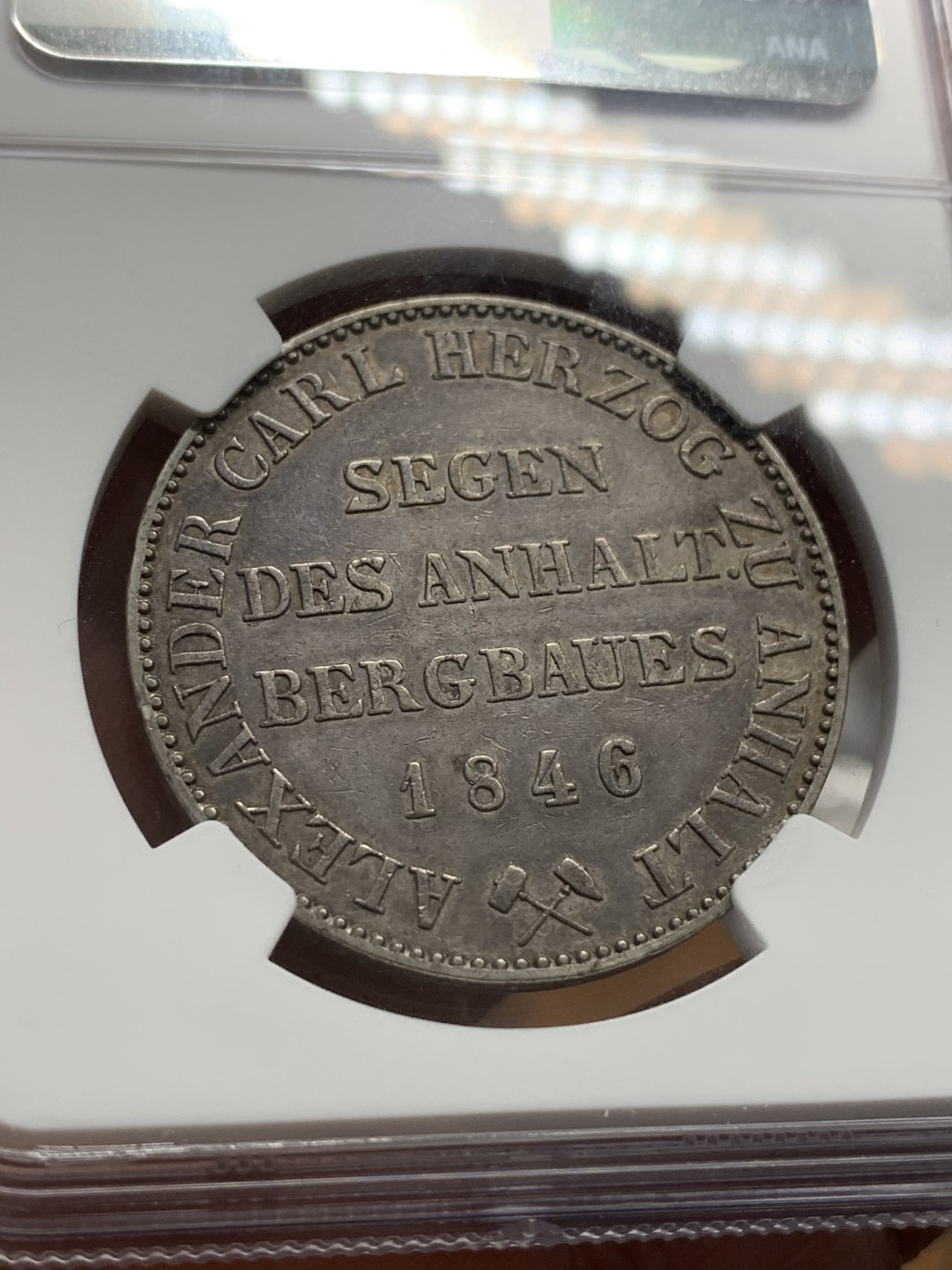 《竞宝斋》第109场-周日，周一 ，周四3场连拍（全场包邮） NGC AU50，德国安哈特小熊爬墙经典泰勒银币，传世黑包浆，1846年发行1万枚，该枚ngc排第七