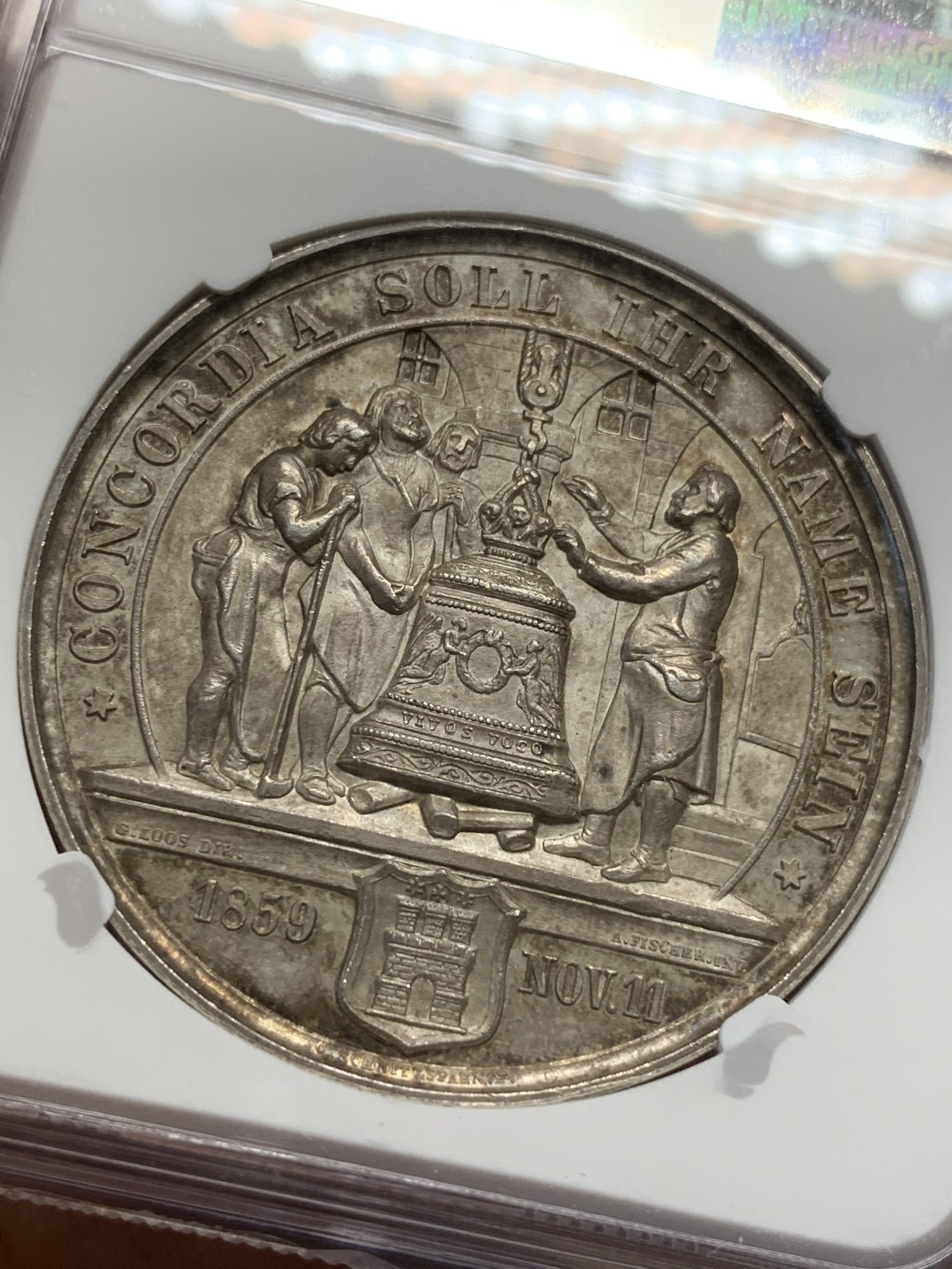 《竞宝斋》第109场-周日，周一 ，周四3场连拍（全场包邮） NGC MS63德国1859年伟大诗人弗里德里希·冯·席勒诞辰100周年纪念大银章 背面为席勒诗歌《死亡格洛克》场景和汉堡盾徽41MM 30G