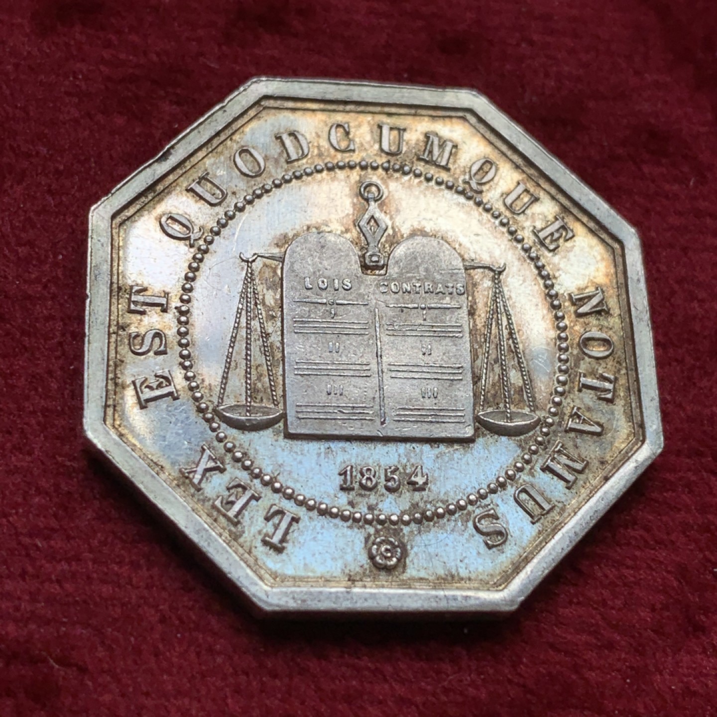 《竞宝斋》第109场-周日，周一 ，周四3场连拍（全场包邮） 1854-1900年间法国公证处八角银制代币unc品相  重量：15.9g  边铭：丰饶角+银标  直径：32mm  