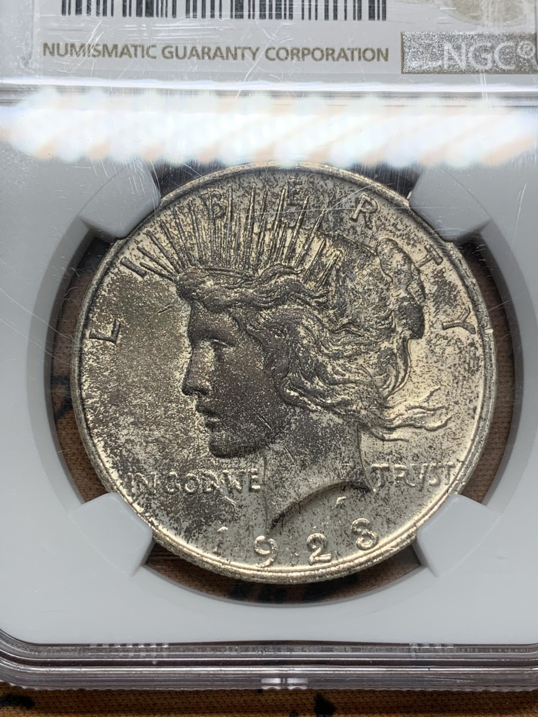 《竞宝斋》第109场-周日，周一 ，周四3场连拍（全场包邮） NGC-MS63 美国 1923年 和平银币 女神面黑彩 背黑金彩 和平彩少见 黑彩几乎不见