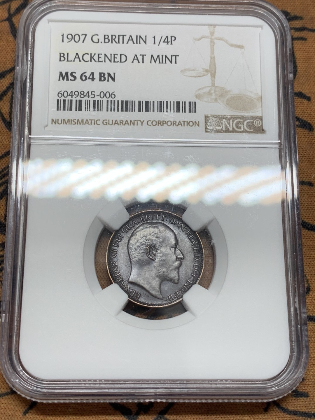 《竞宝斋》第109场-周日，周一 ，周四3场连拍（全场包邮） NGC MS64 BN 英国 1907年 爱德华七世 1法新（1/4便士） blackened at mint  出厂前黑化 包浆均匀