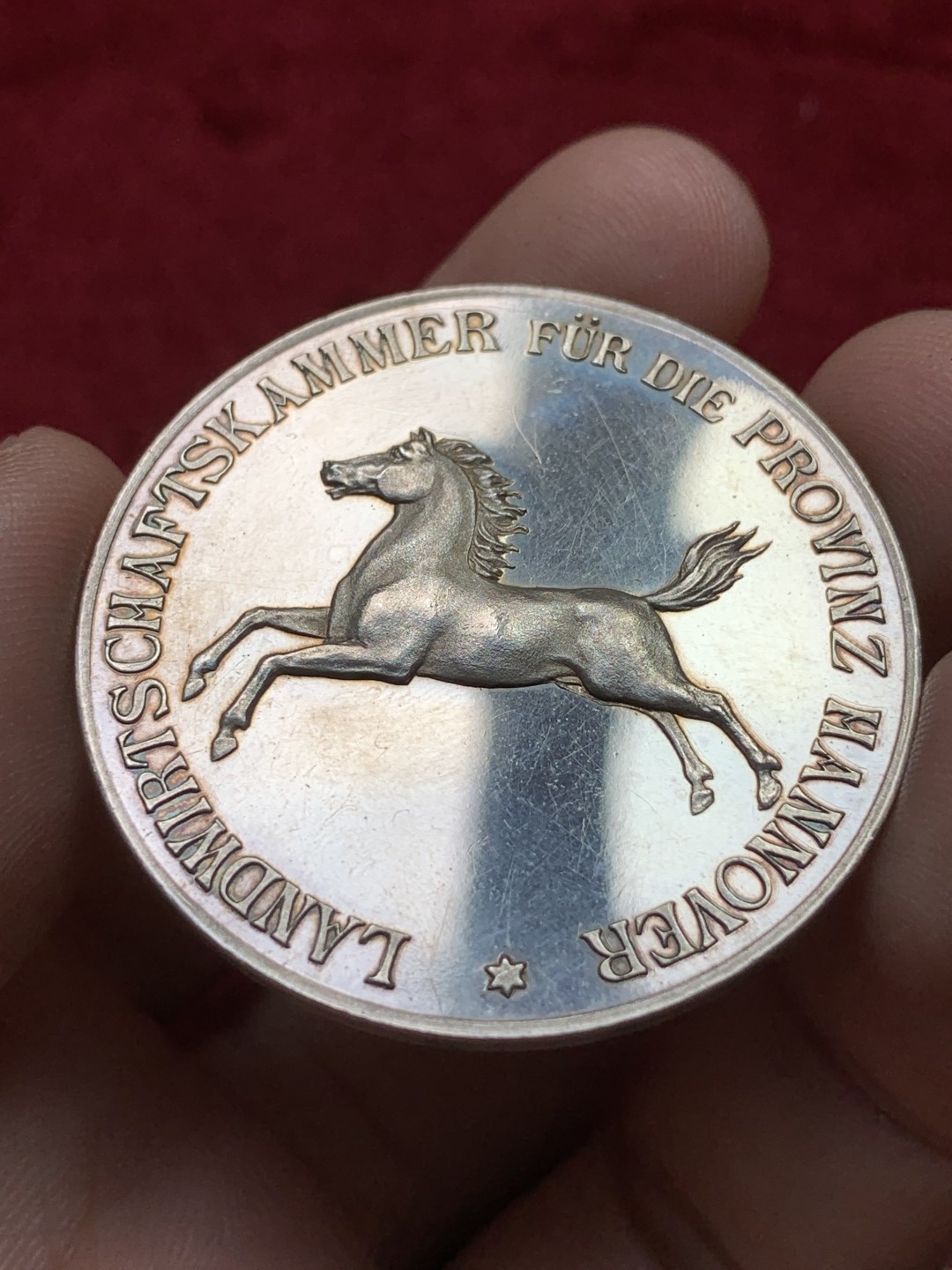 《竞宝斋》第109场-周日，周一 ，周四3场连拍（全场包邮） 德国 20世纪初 汉诺威 镜面原盒大银章40MM 26G 镜面十足 边铭银标