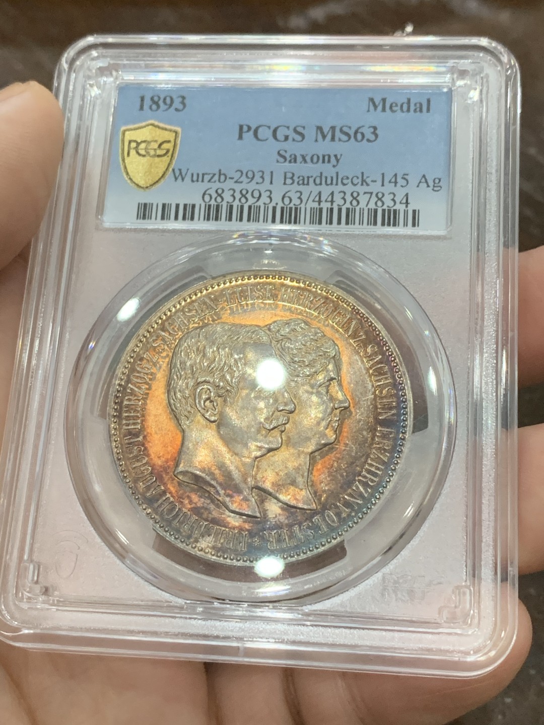 《竞宝斋》第109场-周日，周一 ，周四3场连拍（全场包邮） 唯一冠军分 PCGS MS63 德国萨克森末代国王弗雷德里希.奥古斯都三世和妻子托斯卡纳公主路易斯双人像，背面他们的孩子萨克森王储弗雷德里希.格奥尔格1893年1月15日出生纪念